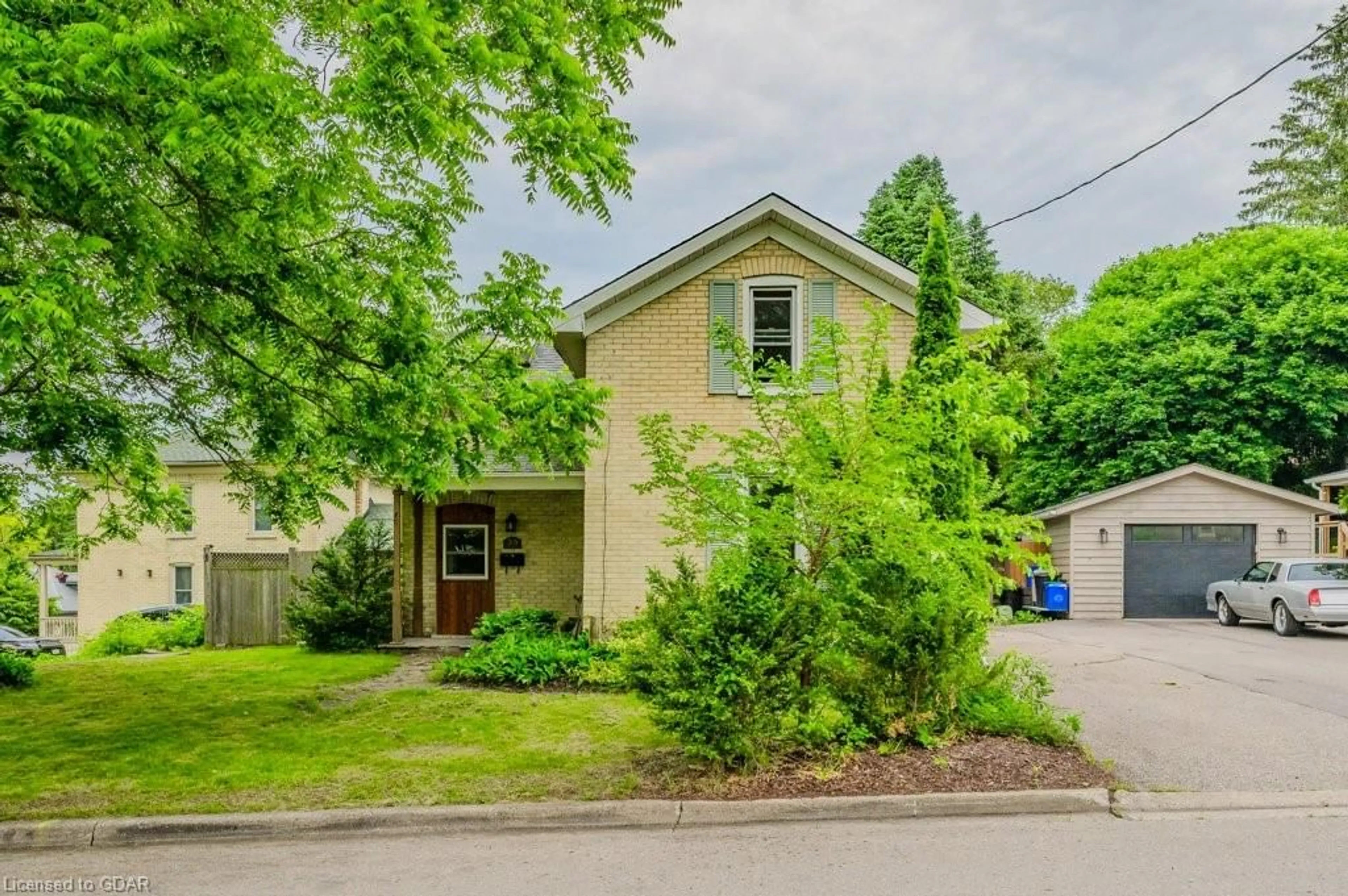 Frontside or backside of a home for 35 Karch St, Cambridge Ontario N3C 1Y4