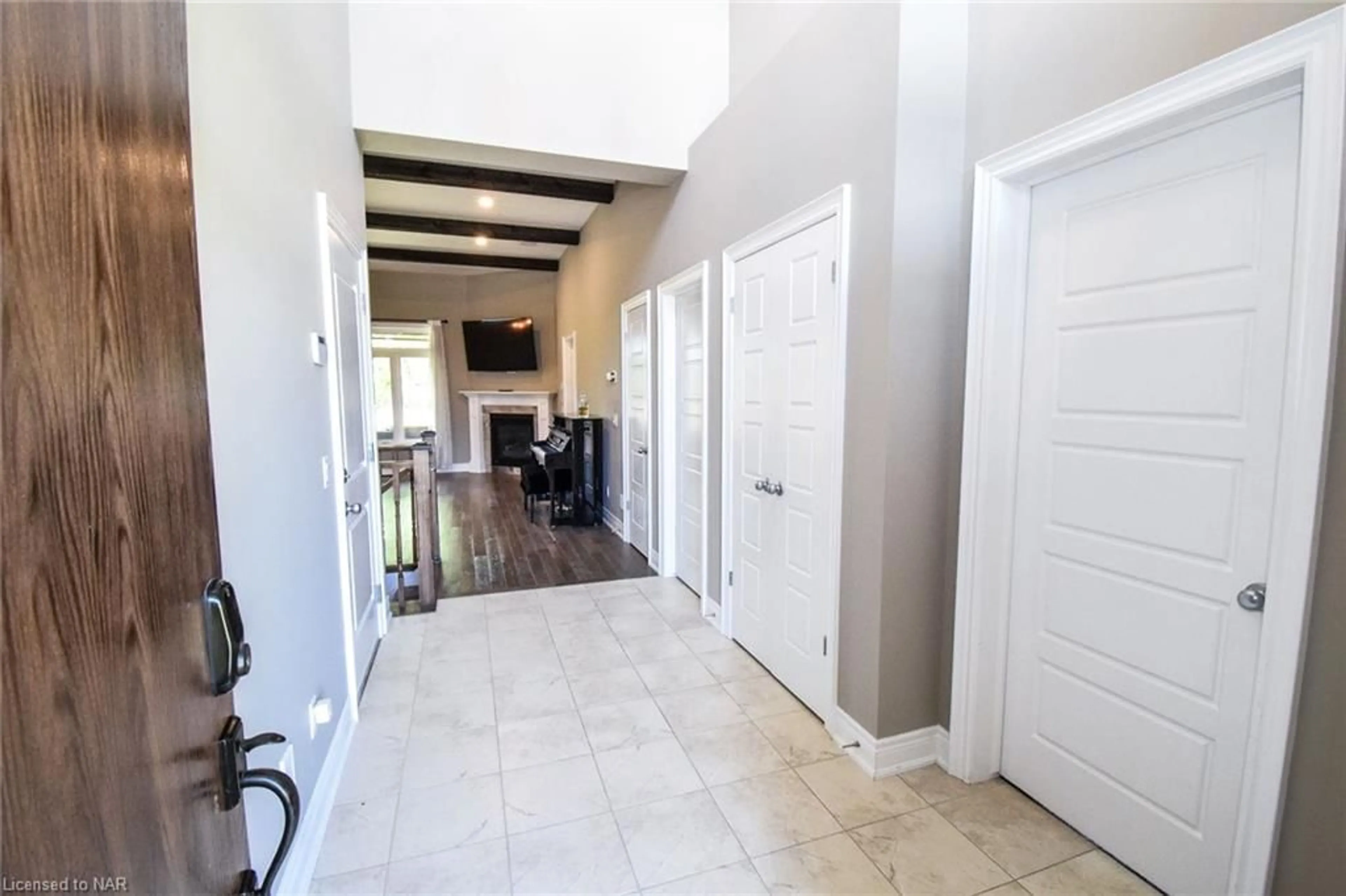 Indoor entryway, wood floors for 3990 Village Creek Dr, Stevensville Ontario L0S 1S0