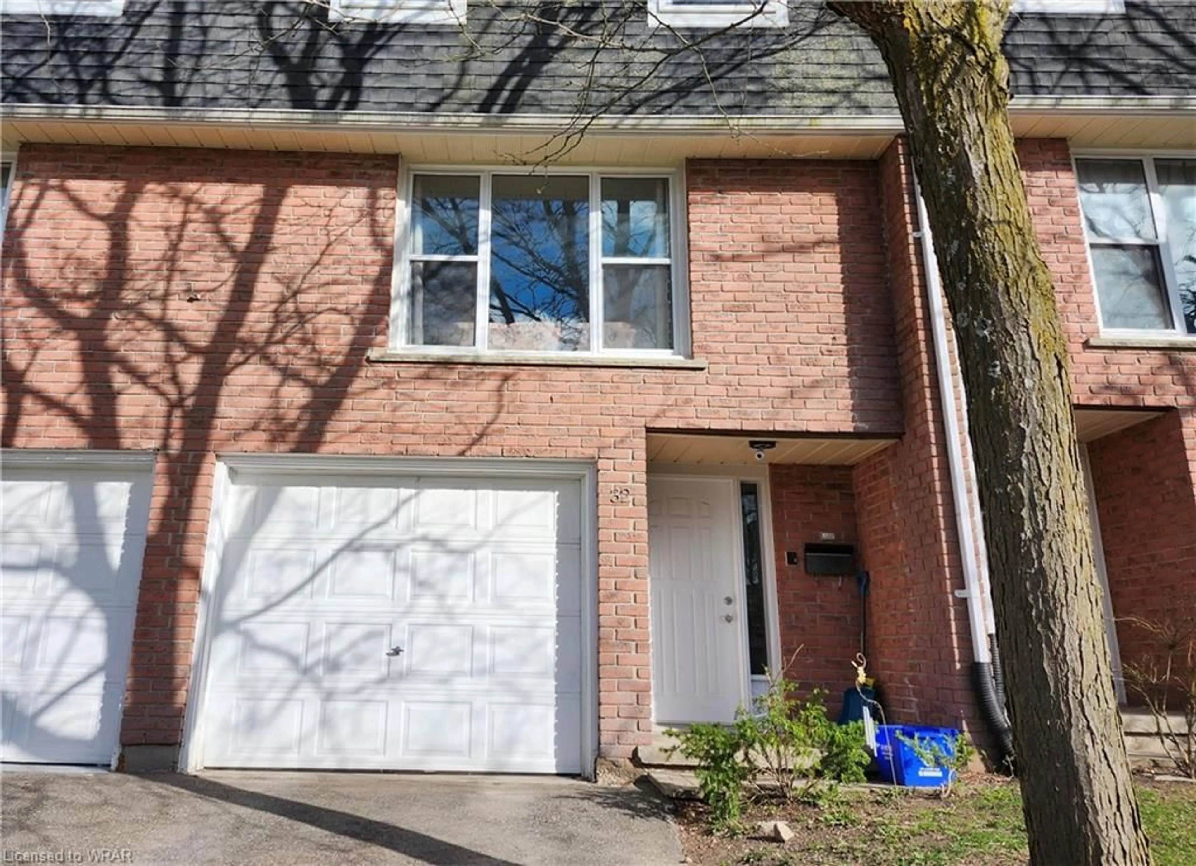 A pic from exterior of the house or condo for 100 Bluevale Dr #32, Waterloo Ontario N2J 4M9