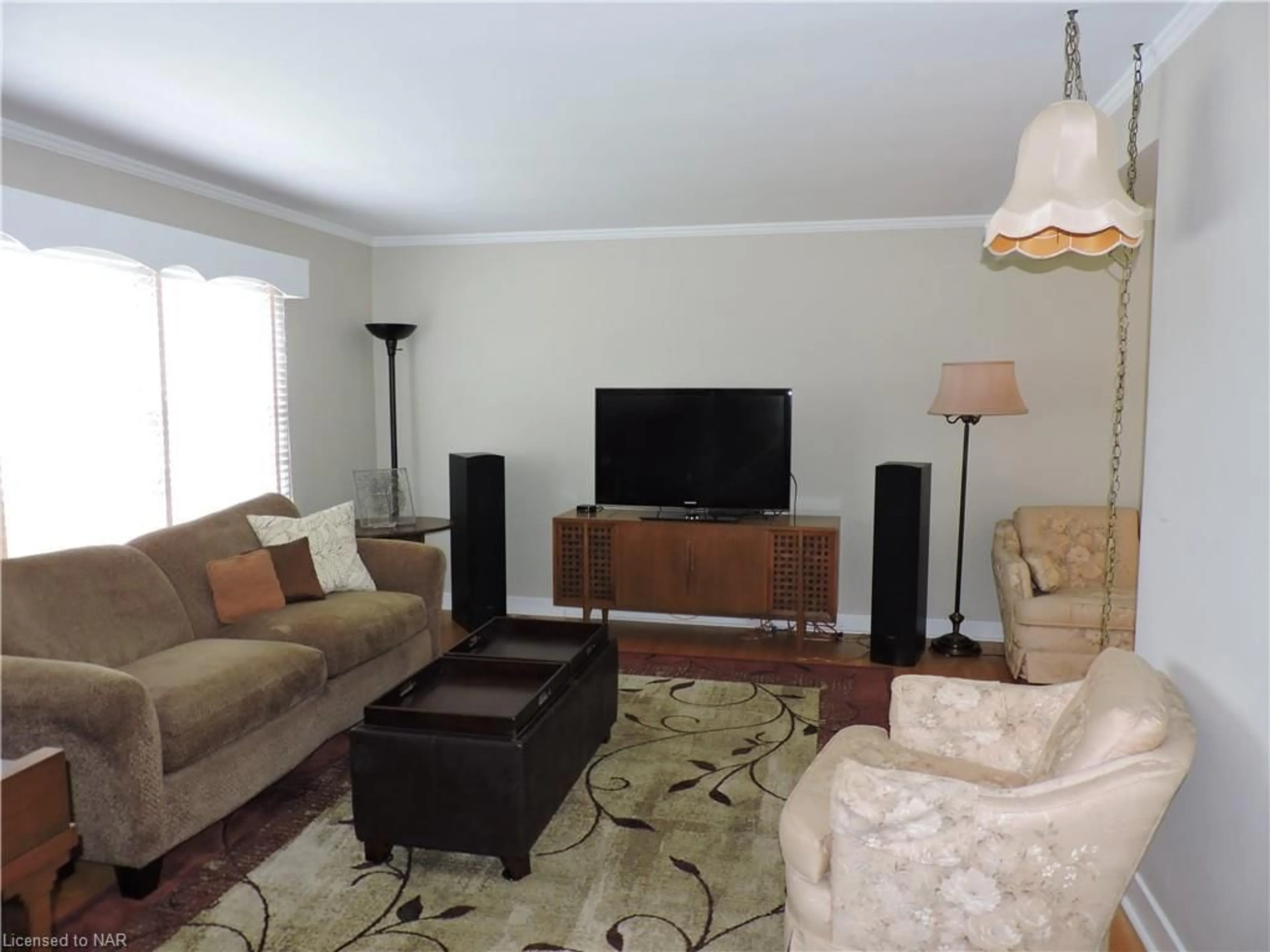 Living room for 6018 Biamonte Pky, Niagara Falls Ontario L2E 1Y6