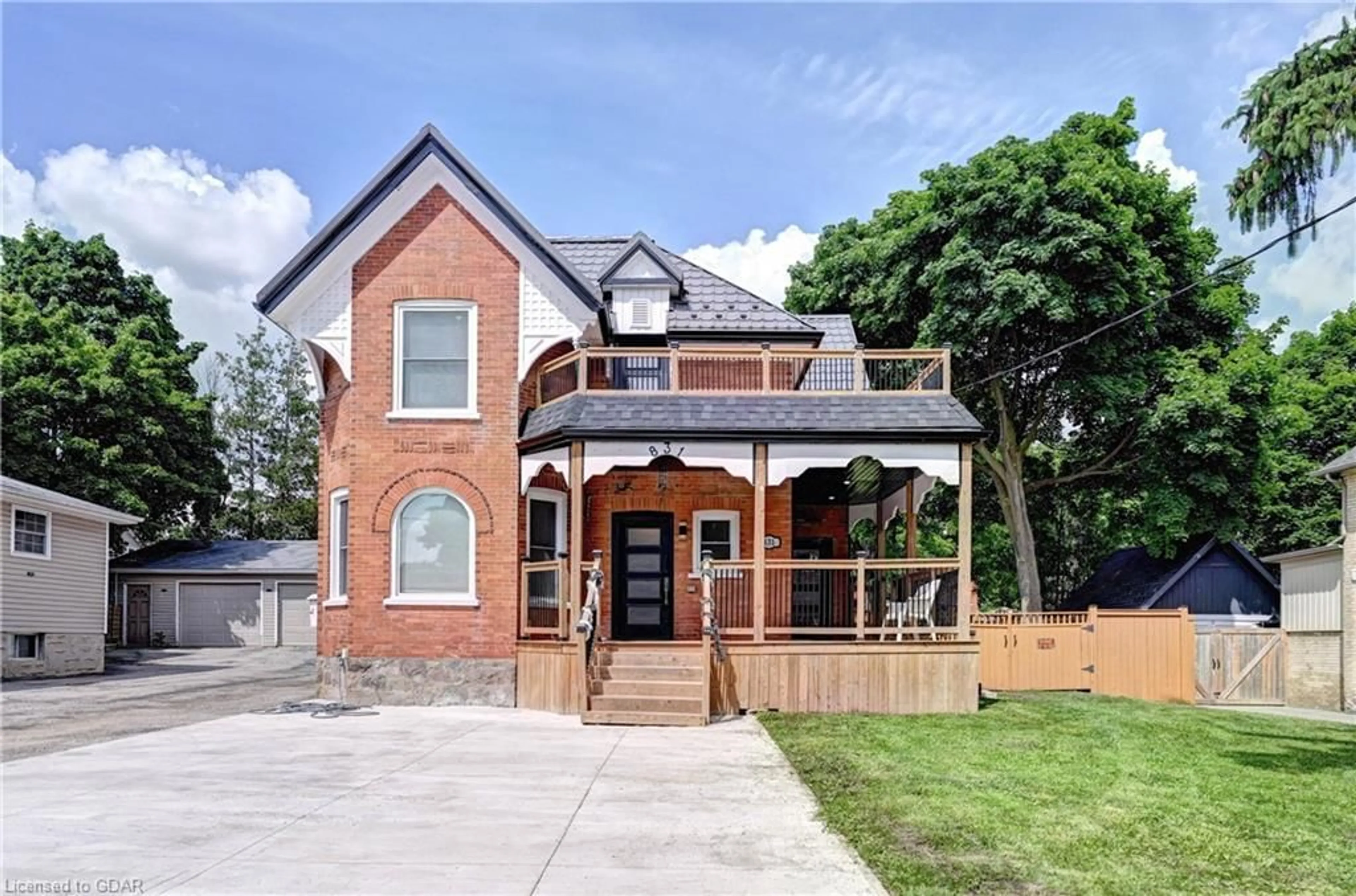 Home with brick exterior material for 831 Hamilton St, Cambridge Ontario N3H 3E7