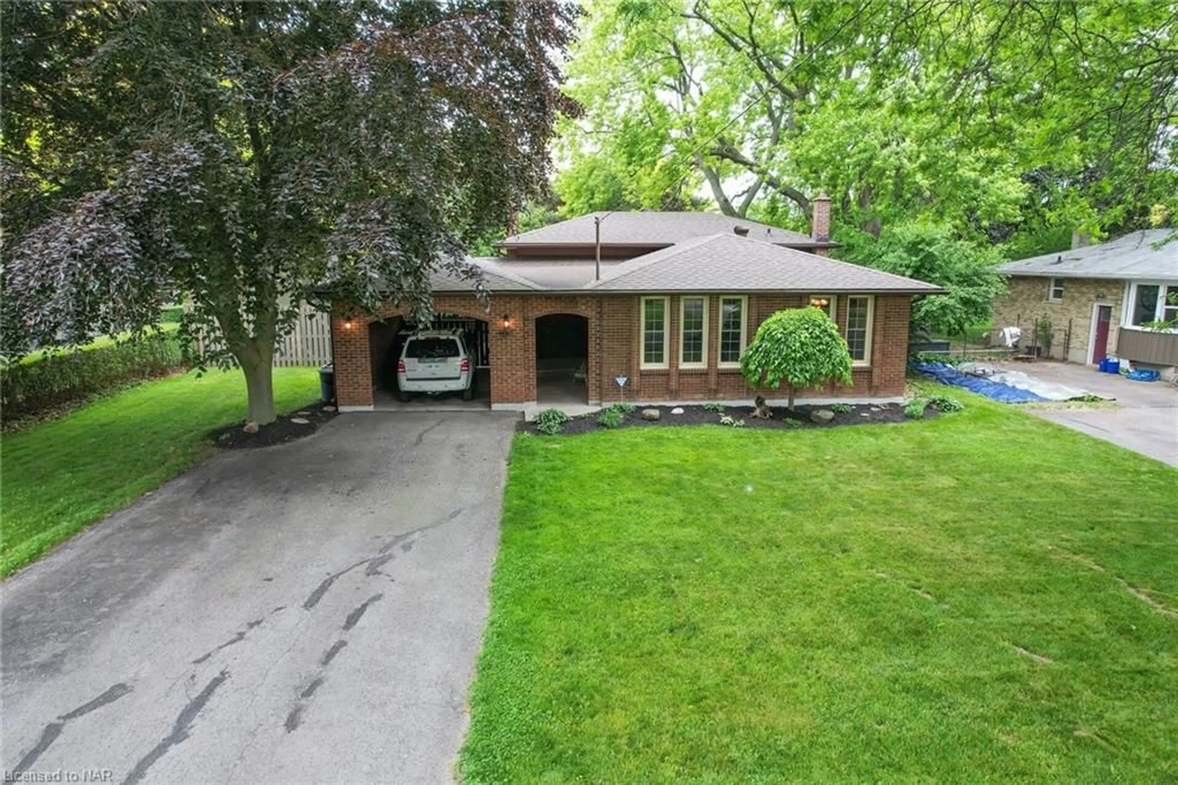 Home with brick exterior material for 55 Aquadale Dr, St. Catharines Ontario L2N 3R9