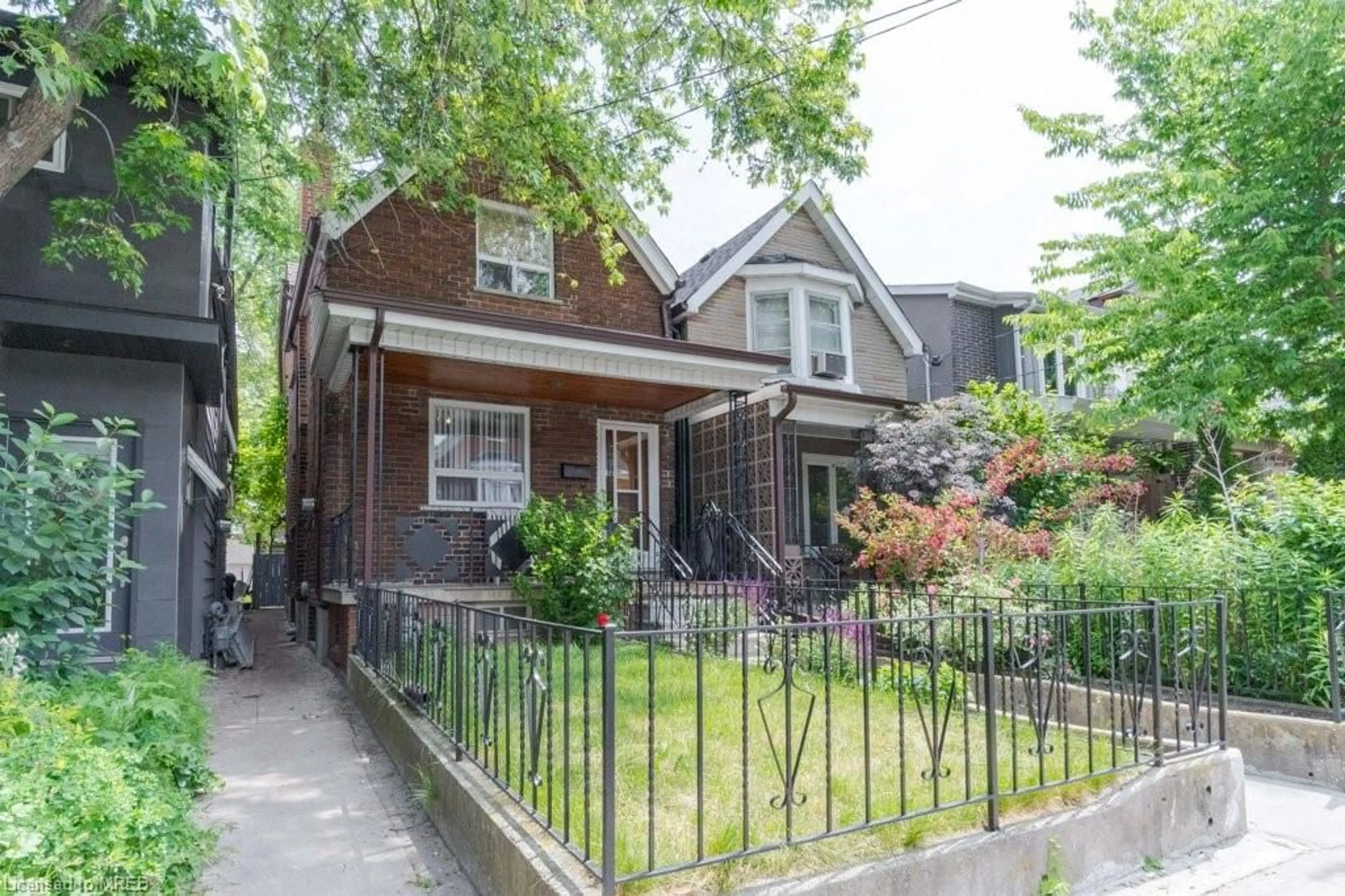 Outside view for 411 Bartlett Ave, Toronto Ontario M6H 3G8