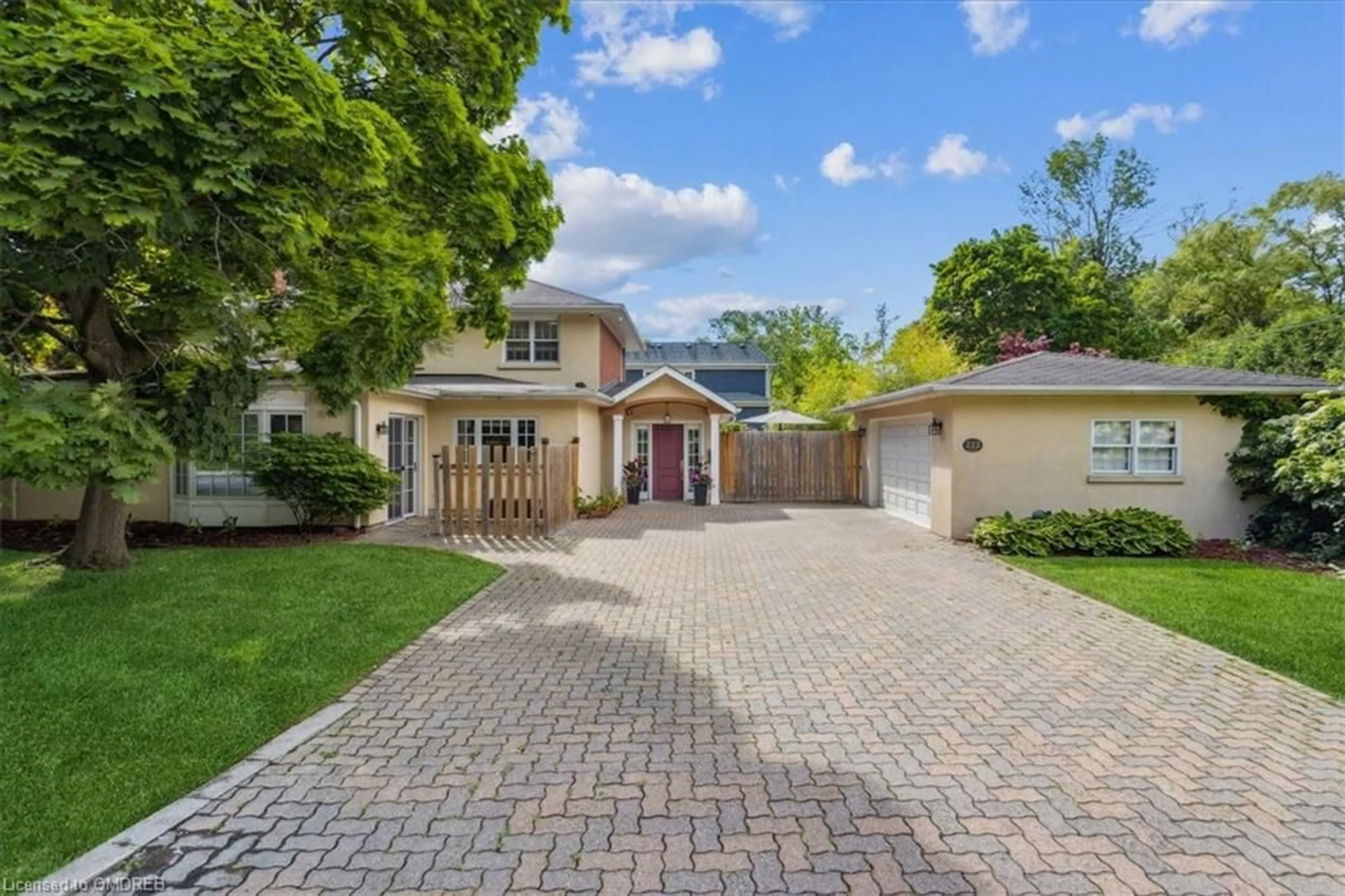 Frontside or backside of a home, the street view for 222 Alscot Cres, Oakville Ontario L6J 4R4