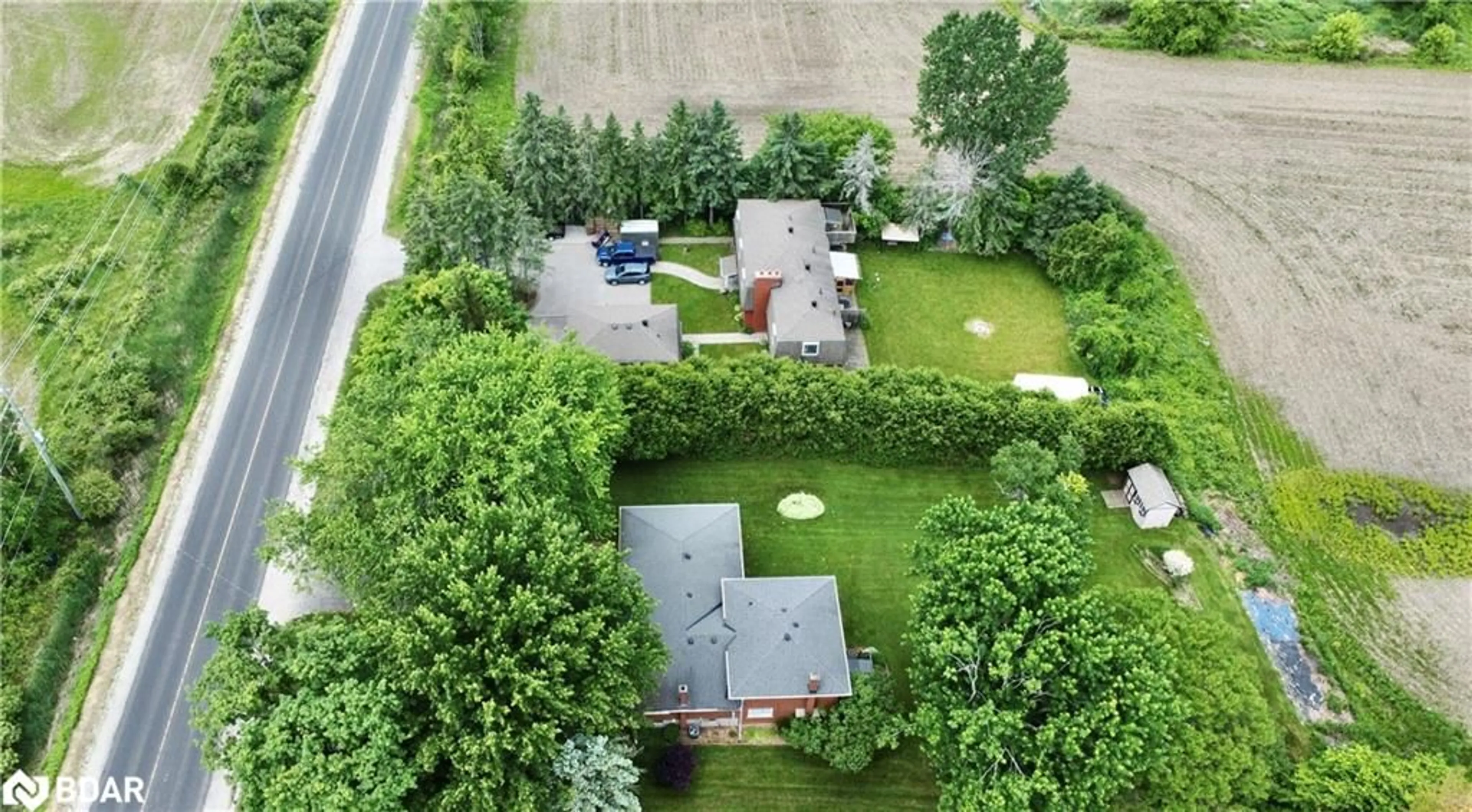 Fenced yard for 1304 10th Line, Innisfil Ontario L9S 3P2