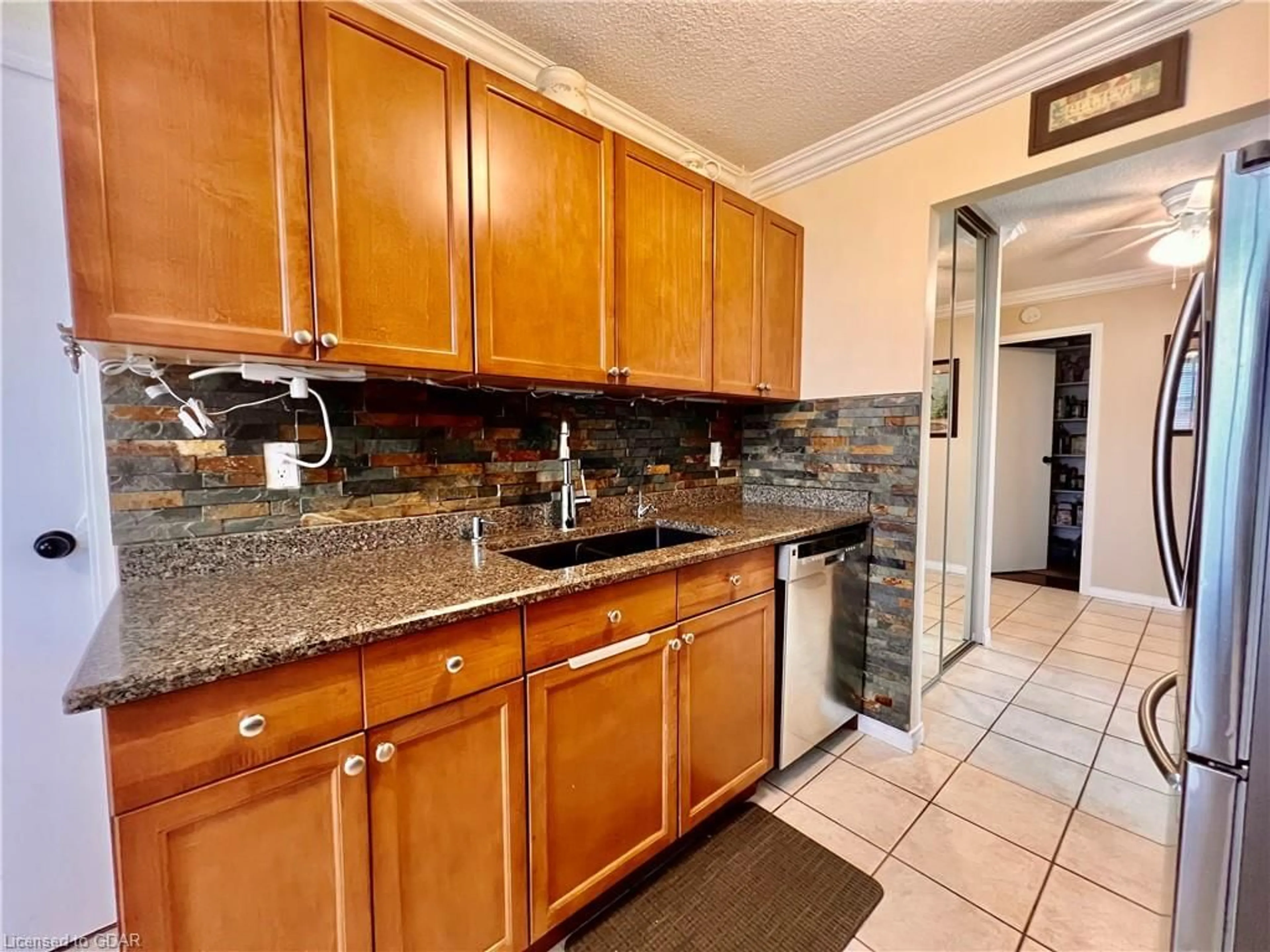 Standard kitchen for 19 Woodlawn Rd #606, Guelph Ontario N1H 7B1