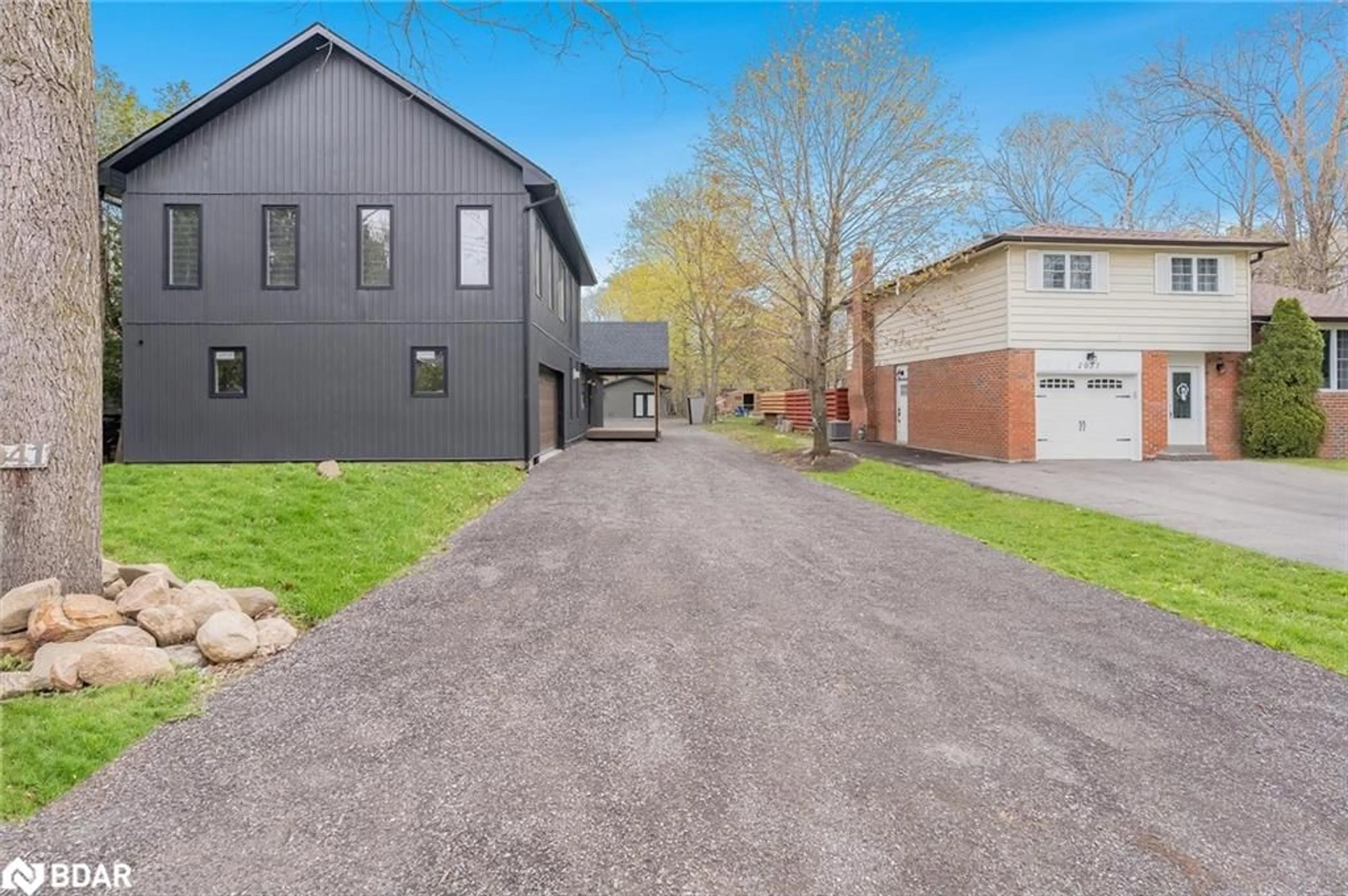 Frontside or backside of a home for 2041 Lilac Dr, Innisfil Ontario L9S 1Y9