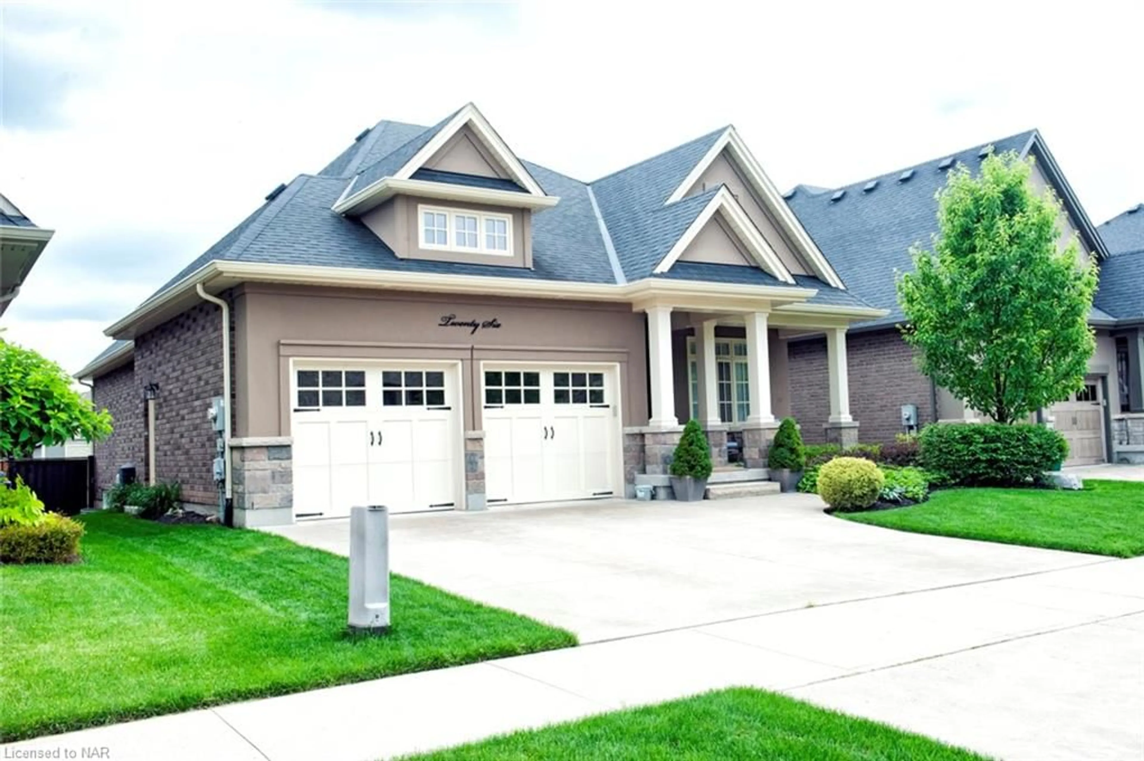 Home with brick exterior material for 26 Rosewood Cres, Fonthill Ontario L0S 1E6