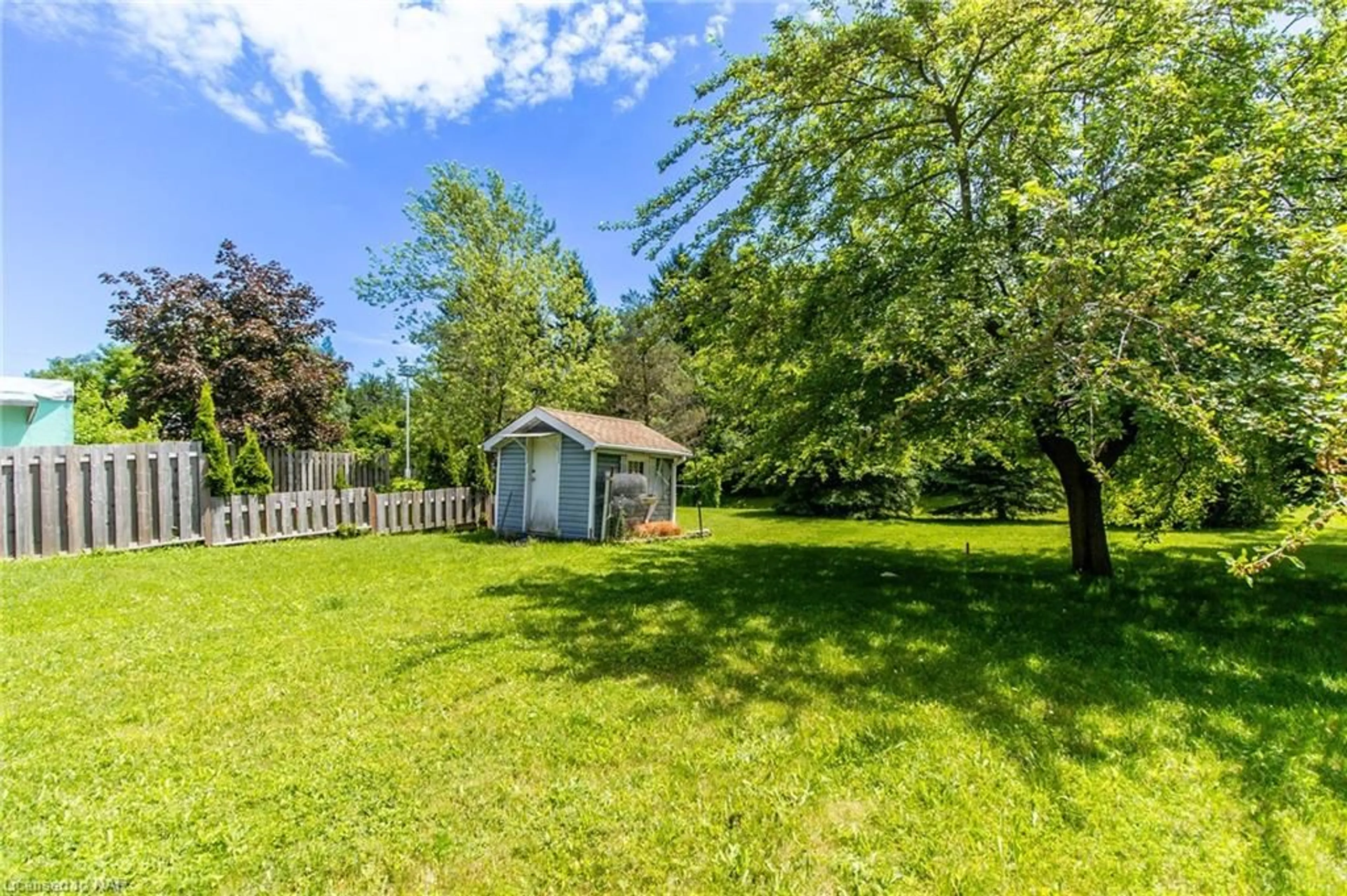 Fenced yard for 23 Woodland Dr, Welland Ontario L3C 7C9