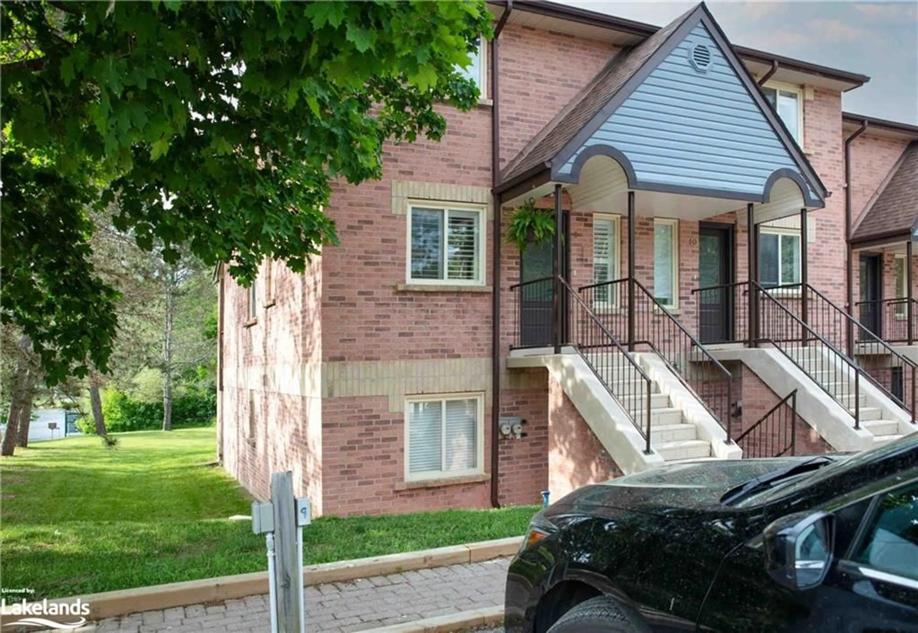 A pic from exterior of the house or condo for 142 Ecclestone Drive #9, Bracebridge Ontario P1L 1G6