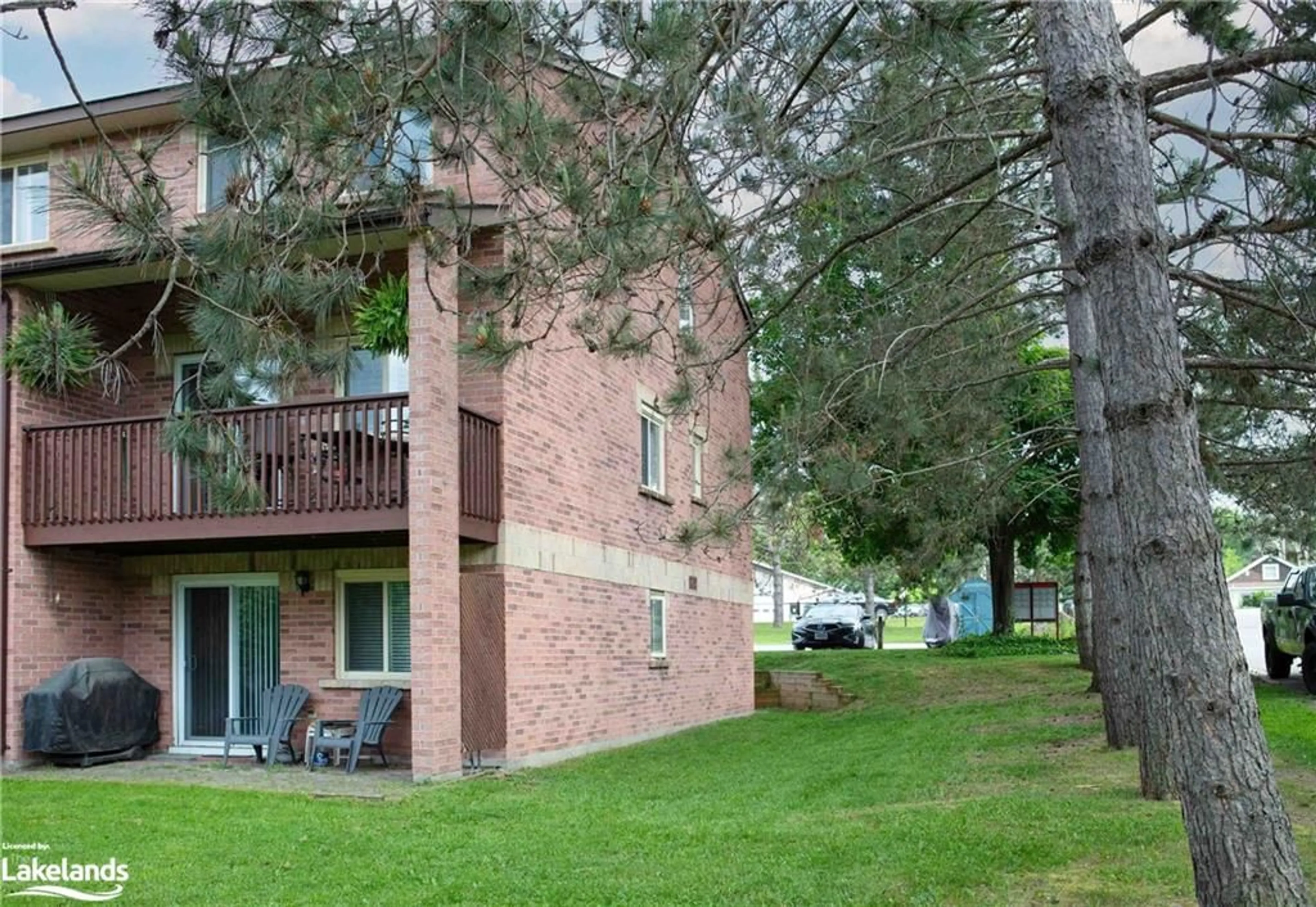 A pic from exterior of the house or condo for 142 Ecclestone Drive #9, Bracebridge Ontario P1L 1G6