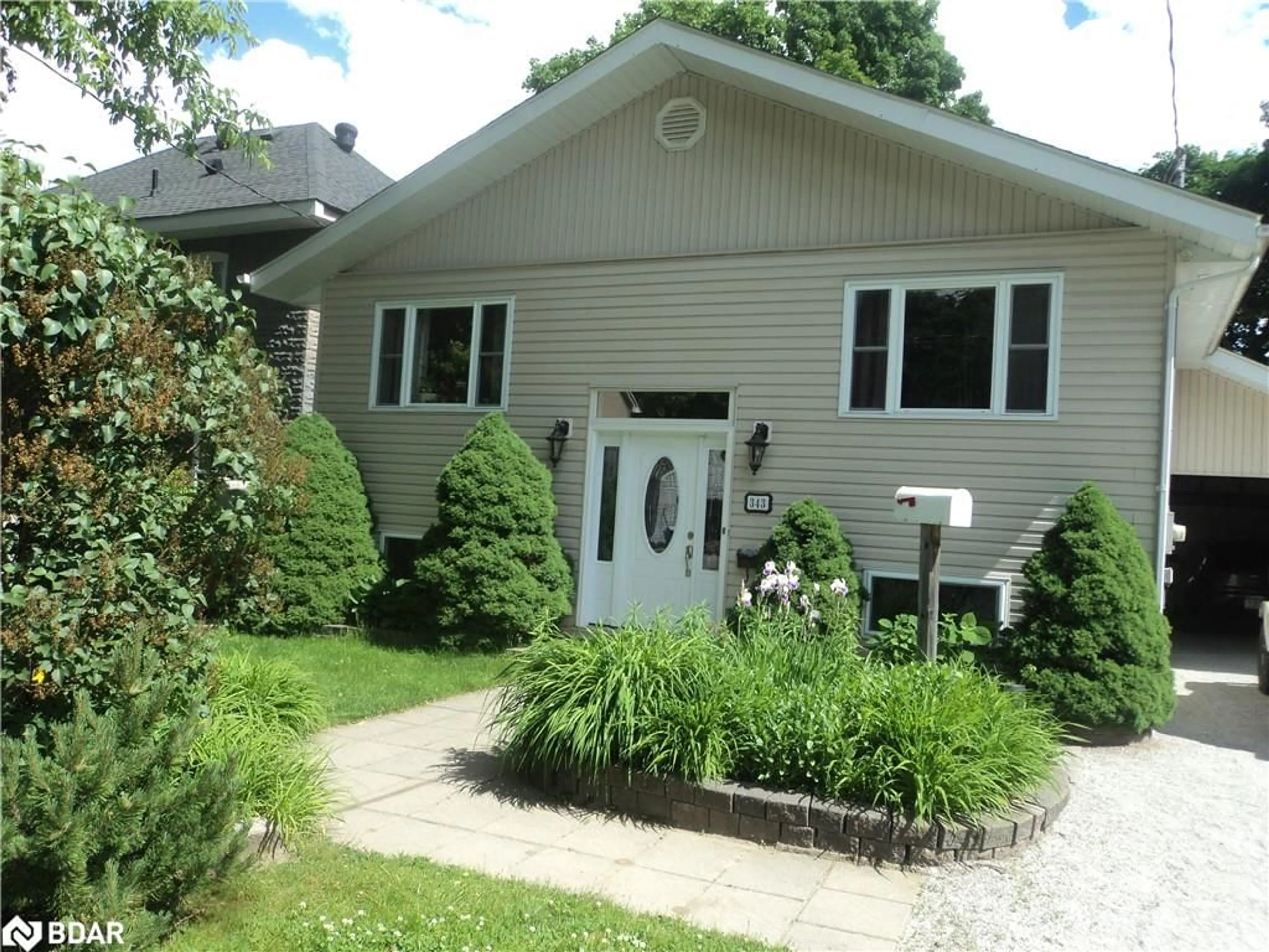 Outside view for 343 Arthur St, Orillia Ontario L3V 3M9