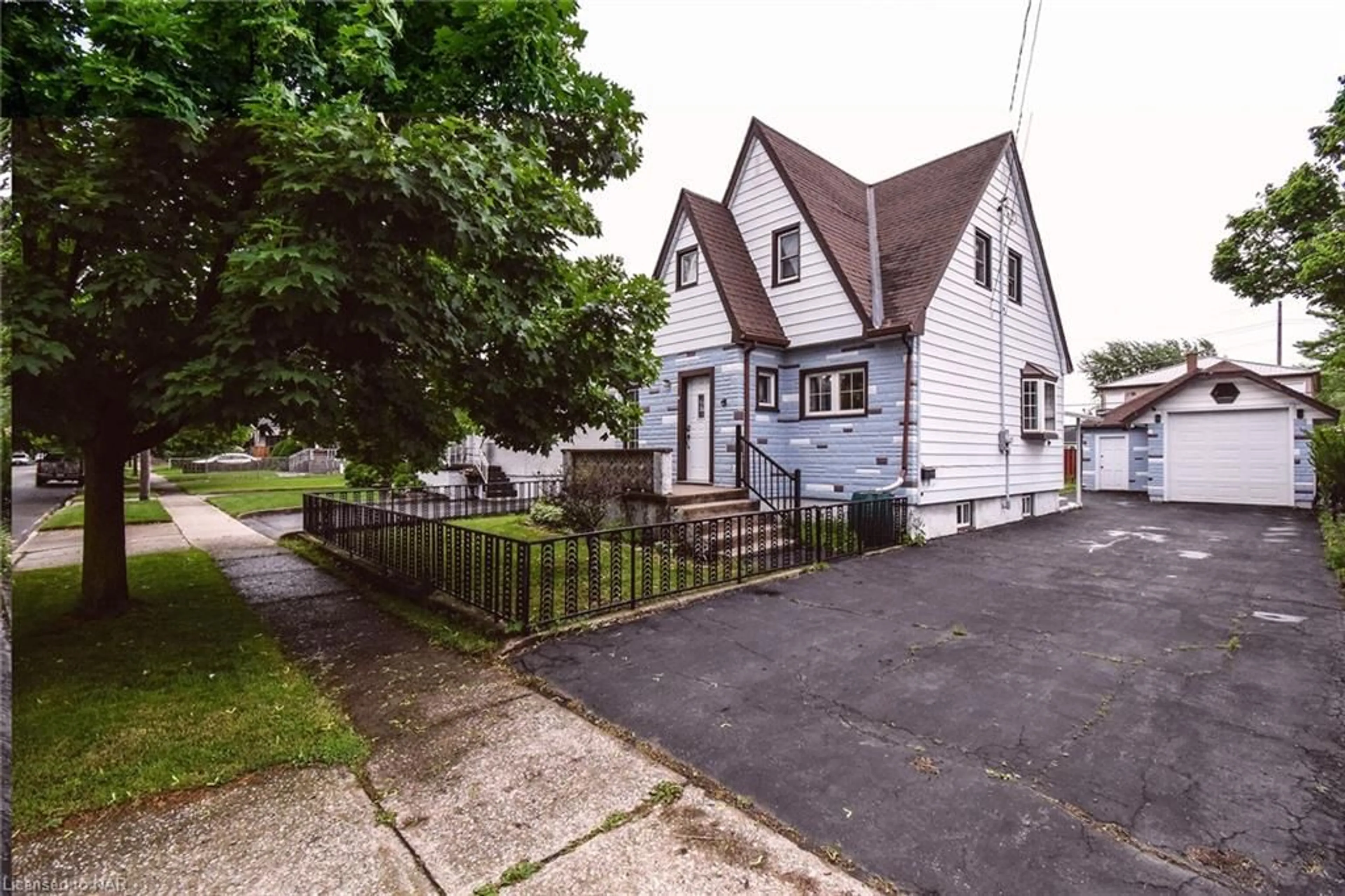 Frontside or backside of a home for 286 Wallace Ave, Welland Ontario L3B 1R9