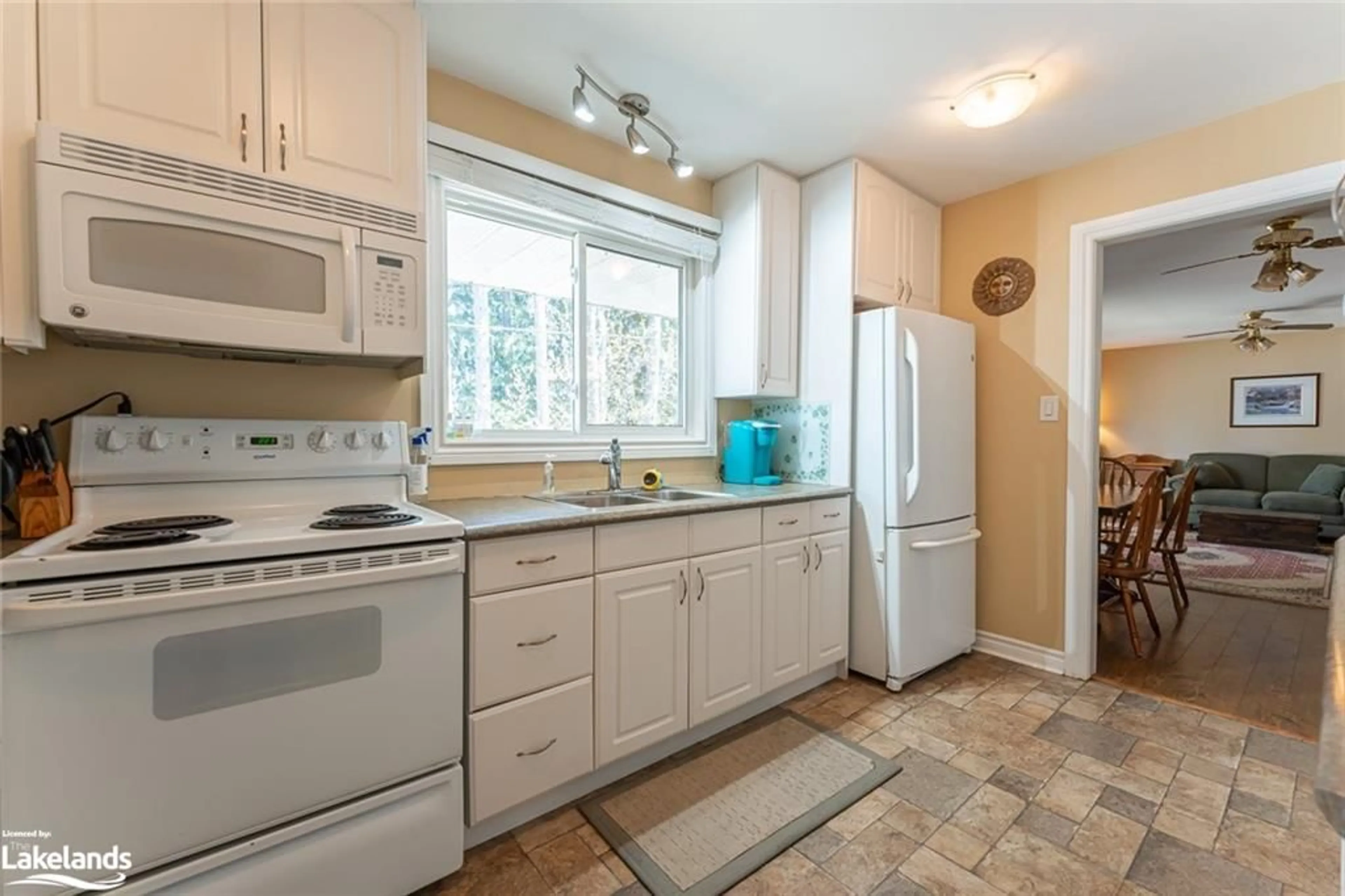 Standard kitchen for 1034 Mariposa Lane, Minden Ontario K0M 2K0