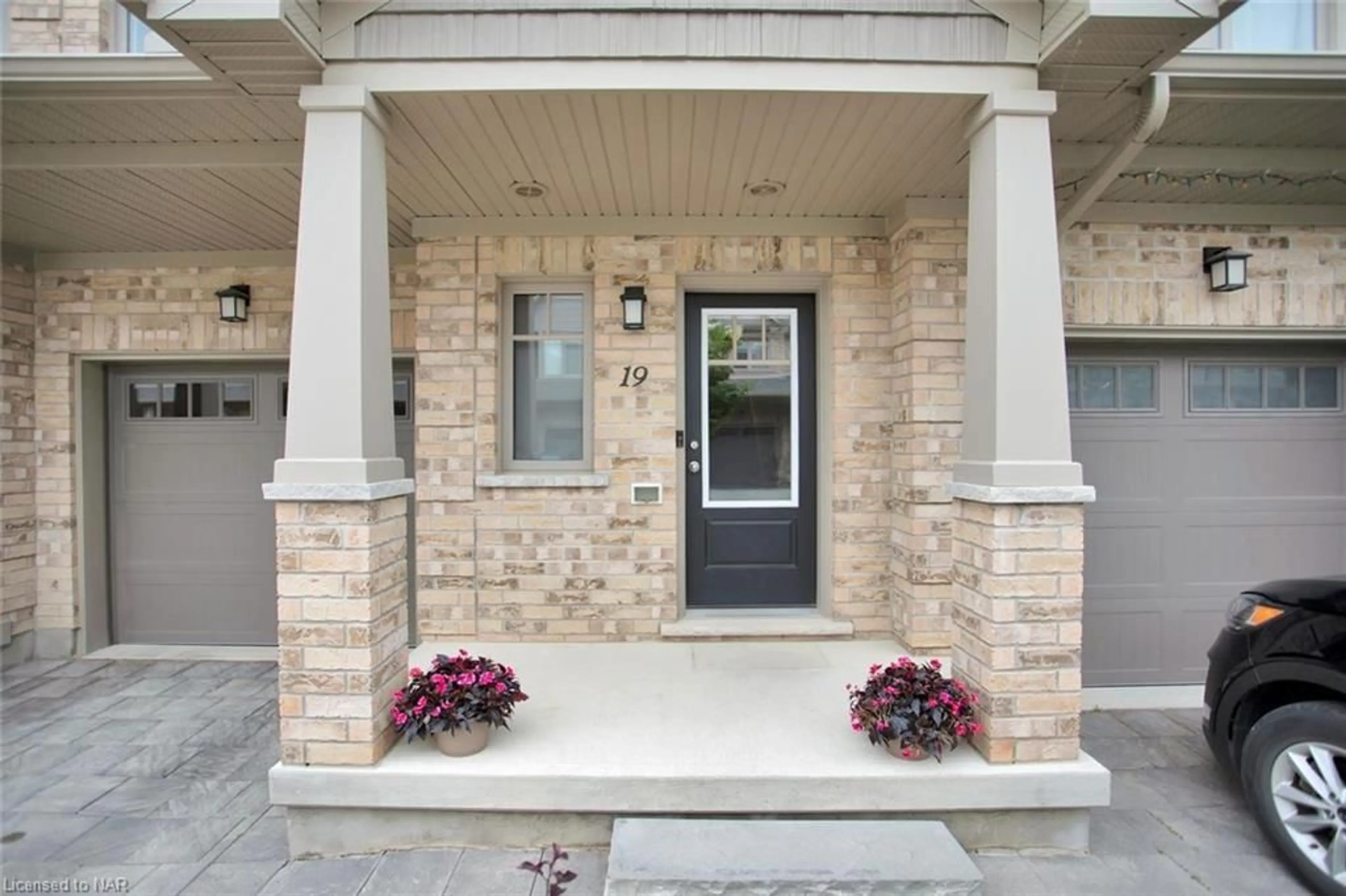 Indoor entryway for 2491 Tokala Trail #19, London Ontario N6G 0X1