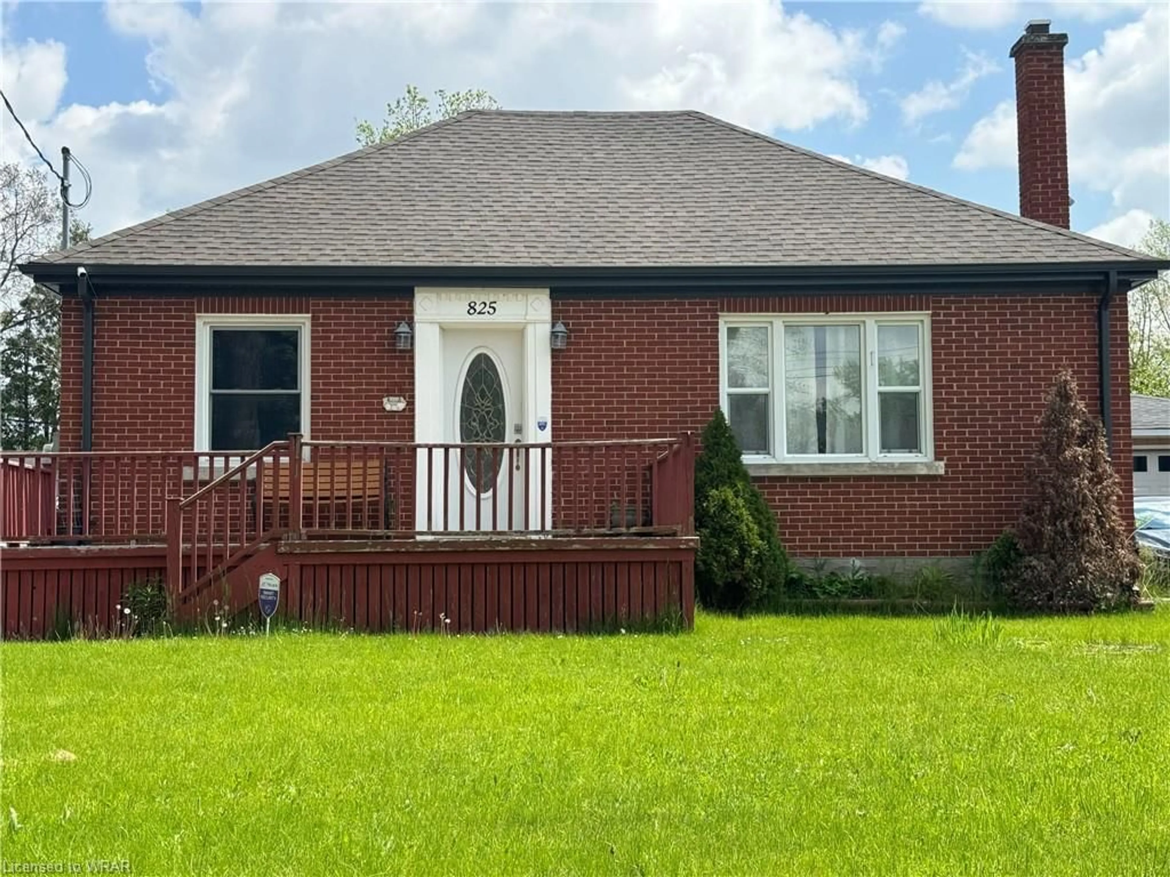 Frontside or backside of a home for 825 Stirling Ave, Kitchener Ontario N2M 3K4