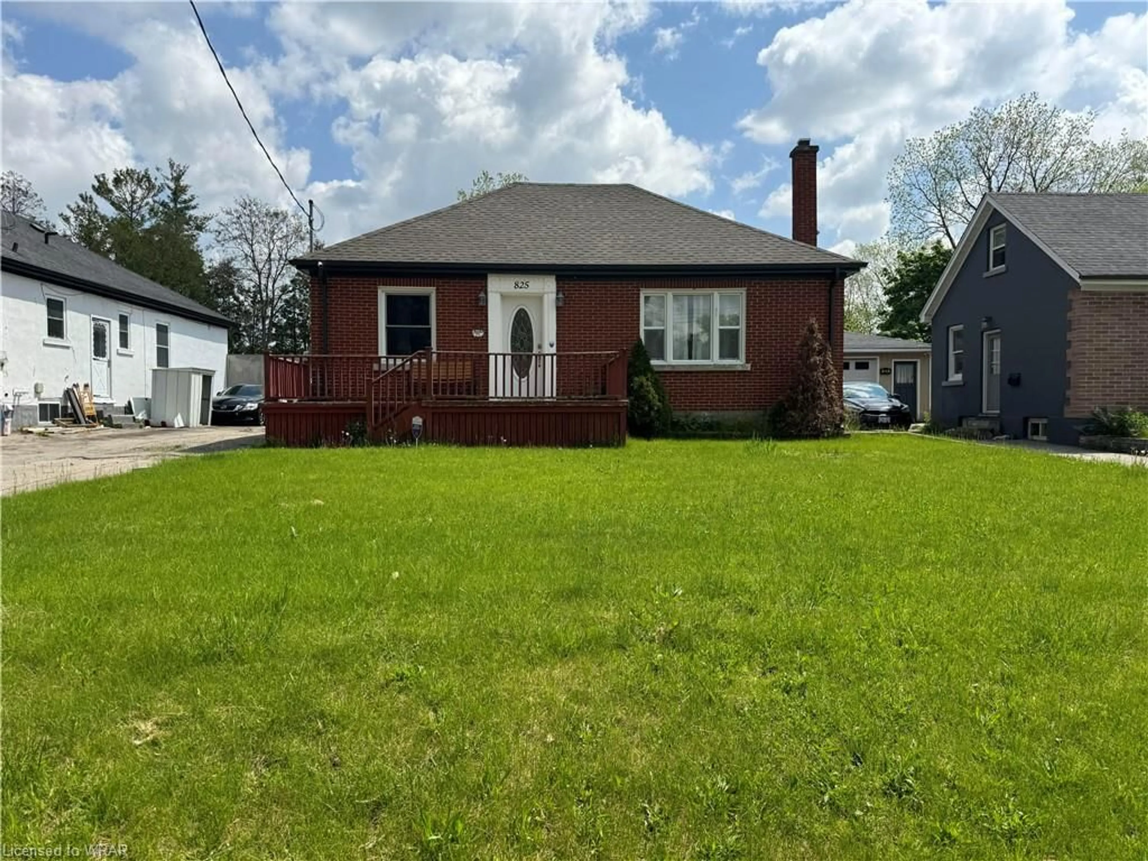 Frontside or backside of a home for 825 Stirling Ave, Kitchener Ontario N2M 3K4