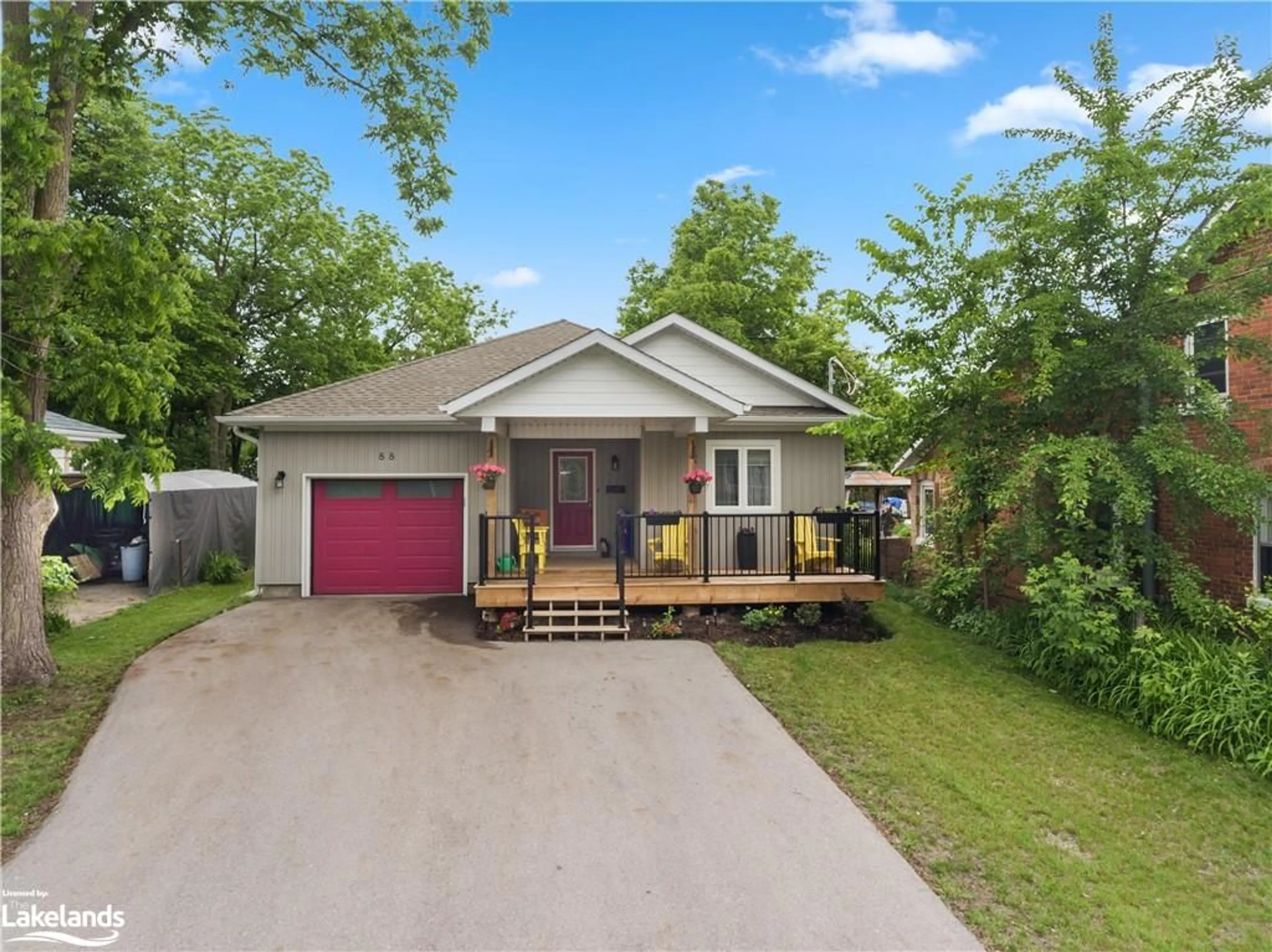 Frontside or backside of a home, cottage for 88 Henry St, Barrie Ontario L4N 1C8