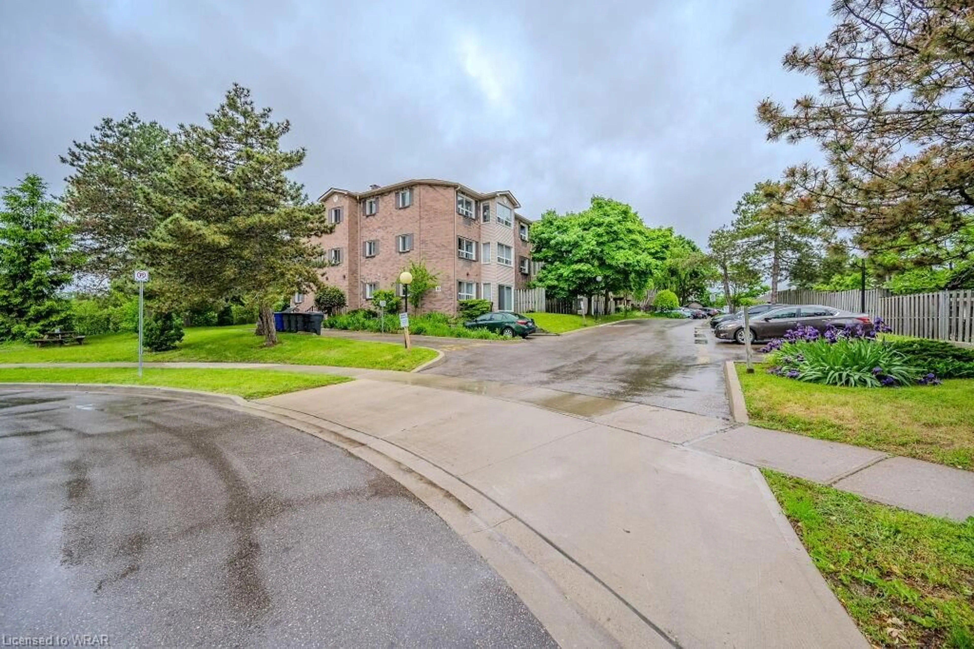 A pic from exterior of the house or condo for 30 Hugo Cres #210, Kitchener Ontario N2M 3Z2