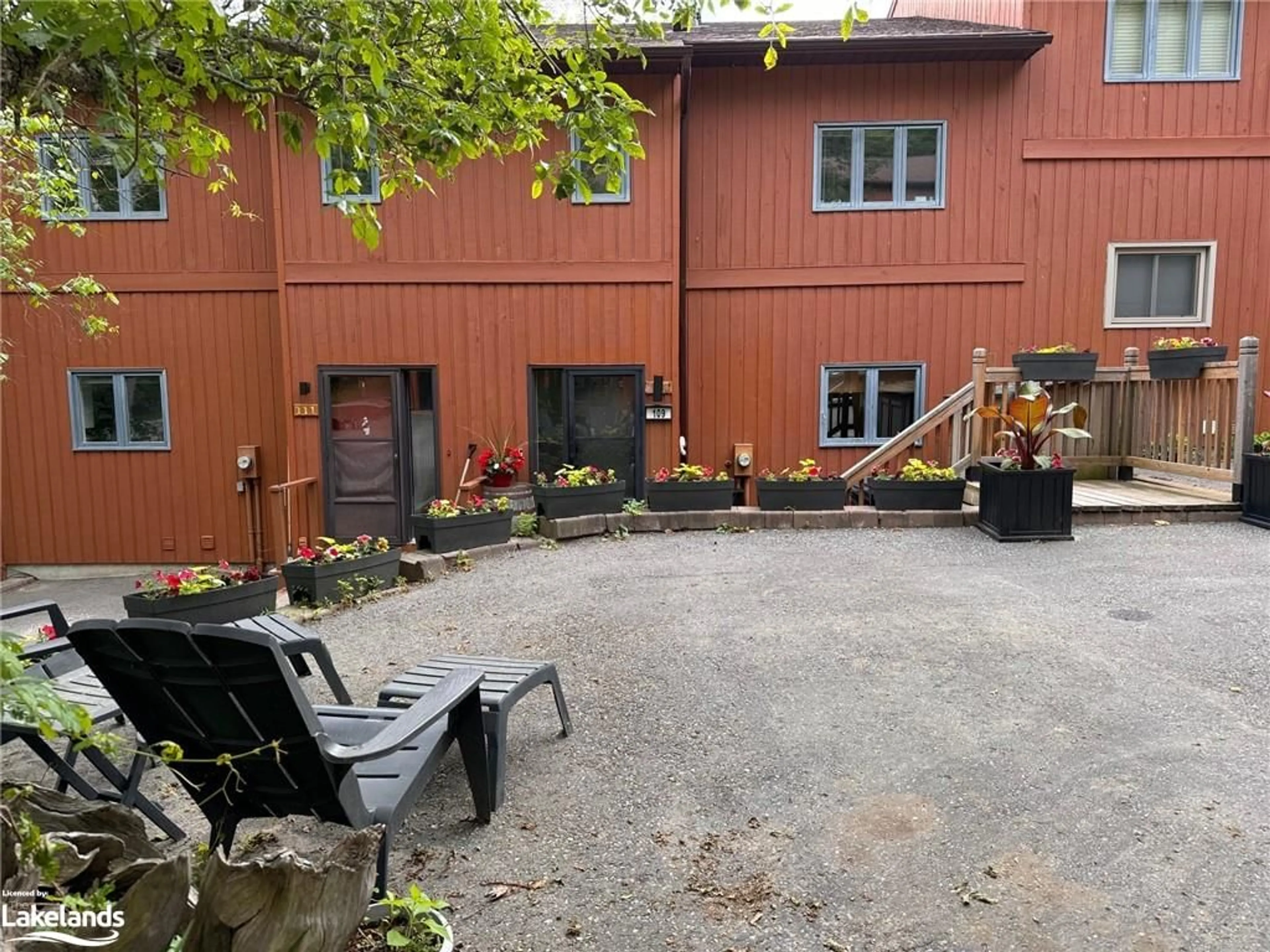 Patio for 109 Southbank Dr, Bracebridge Ontario P1L 1G2