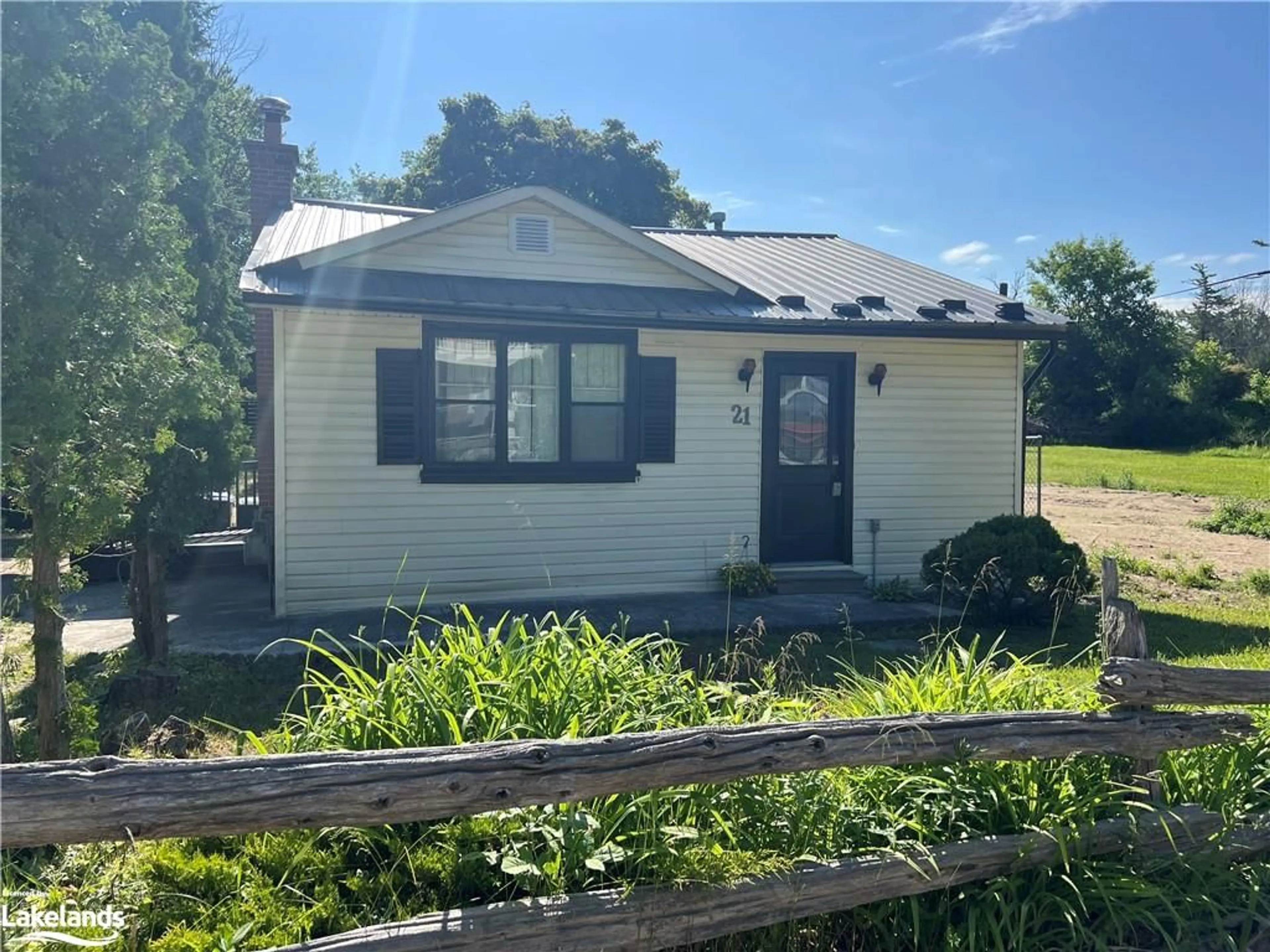 Cottage for 21 72nd St, Wasaga Beach Ontario L9Z 2X6