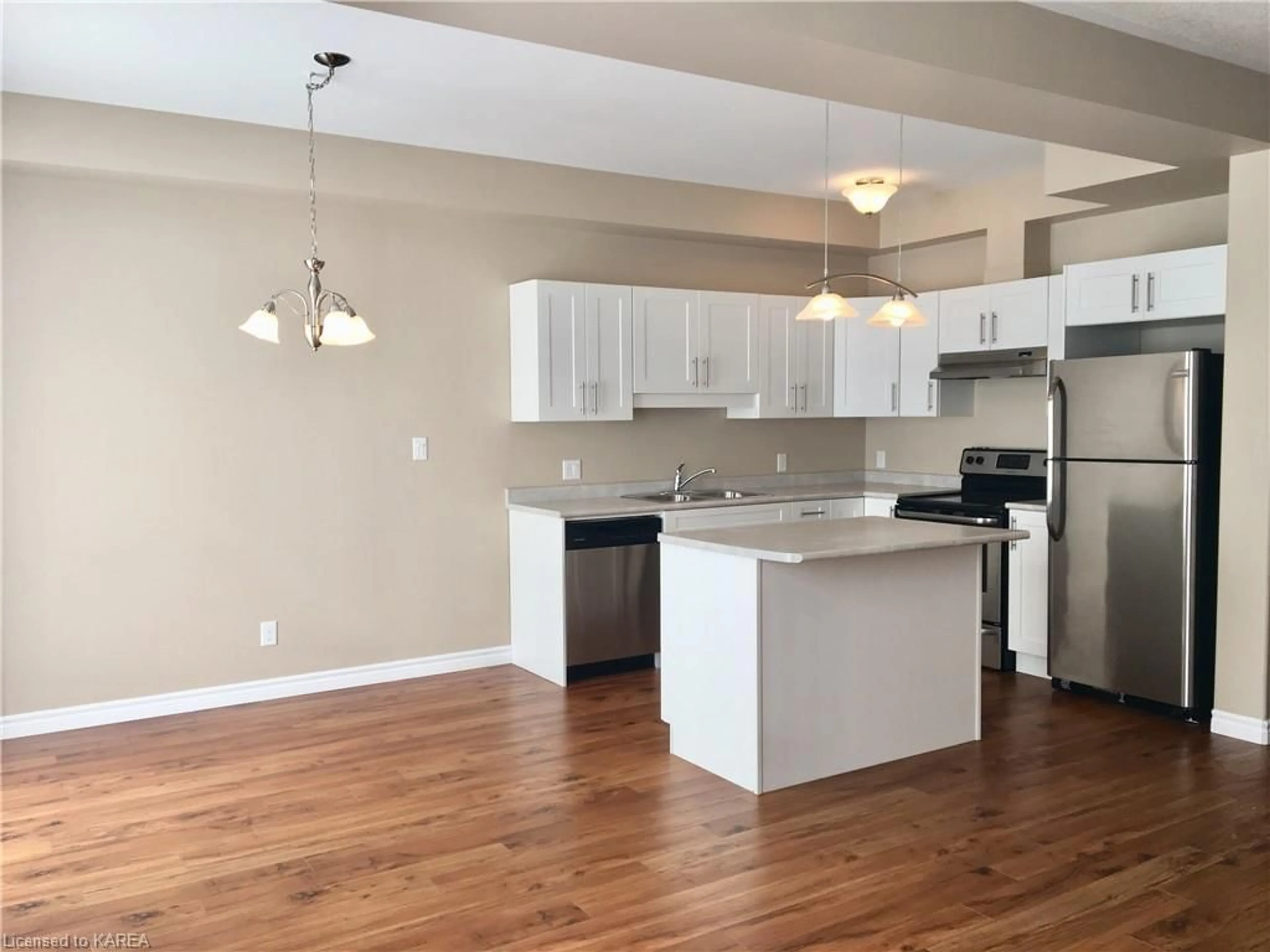 Standard kitchen for 927 Blossom St, Kingston Ontario K7P 0N2