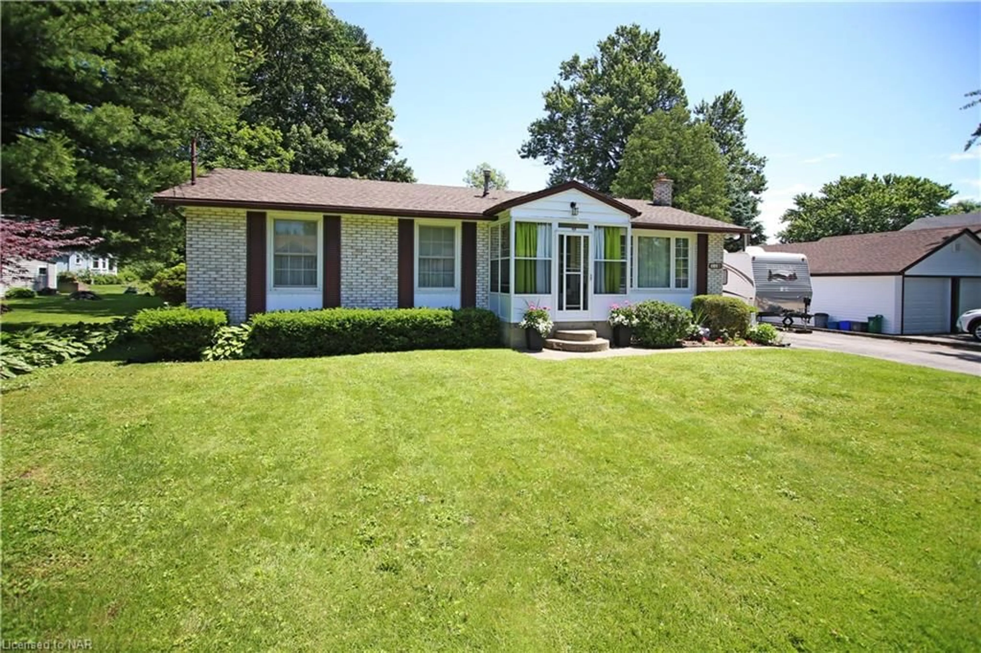 Frontside or backside of a home for 44 Haun Rd, Crystal Beach Ontario L0S 1B0