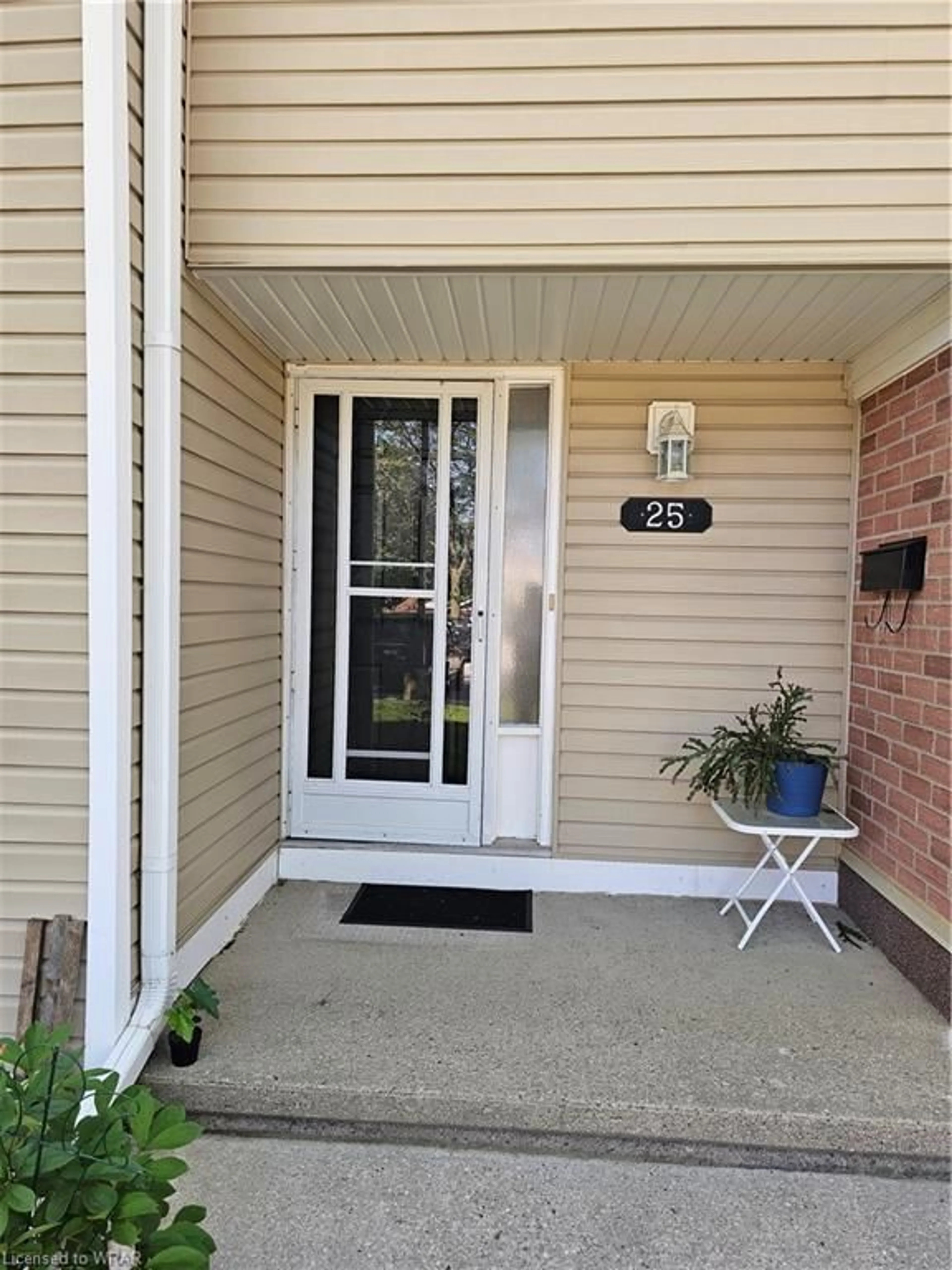 Indoor entryway for 160 Rittenhouse Rd #25, Kitchener Ontario N2E 3G6