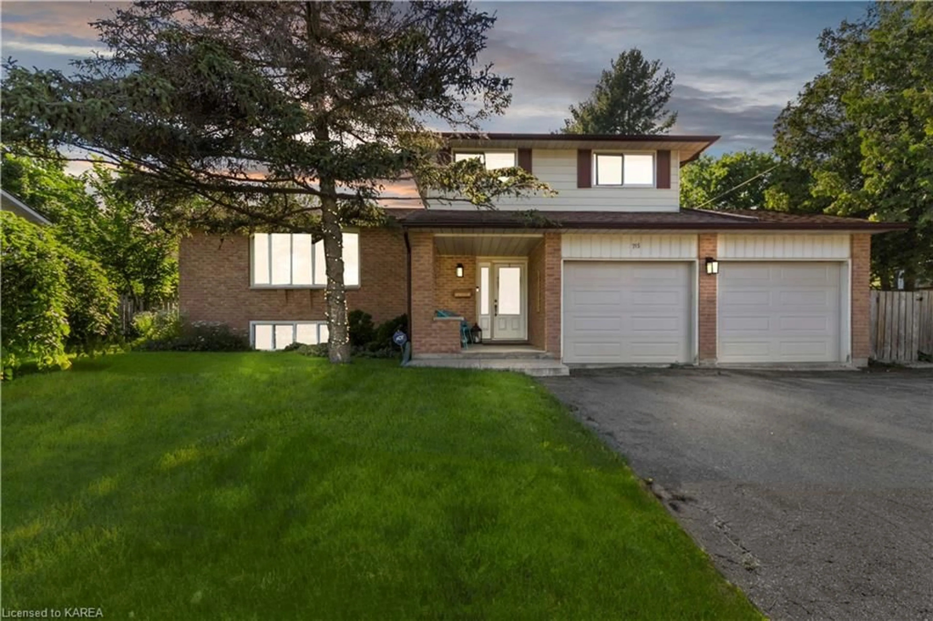 Frontside or backside of a home for 715 Collins Bay Rd, Kingston Ontario K7M 5H1