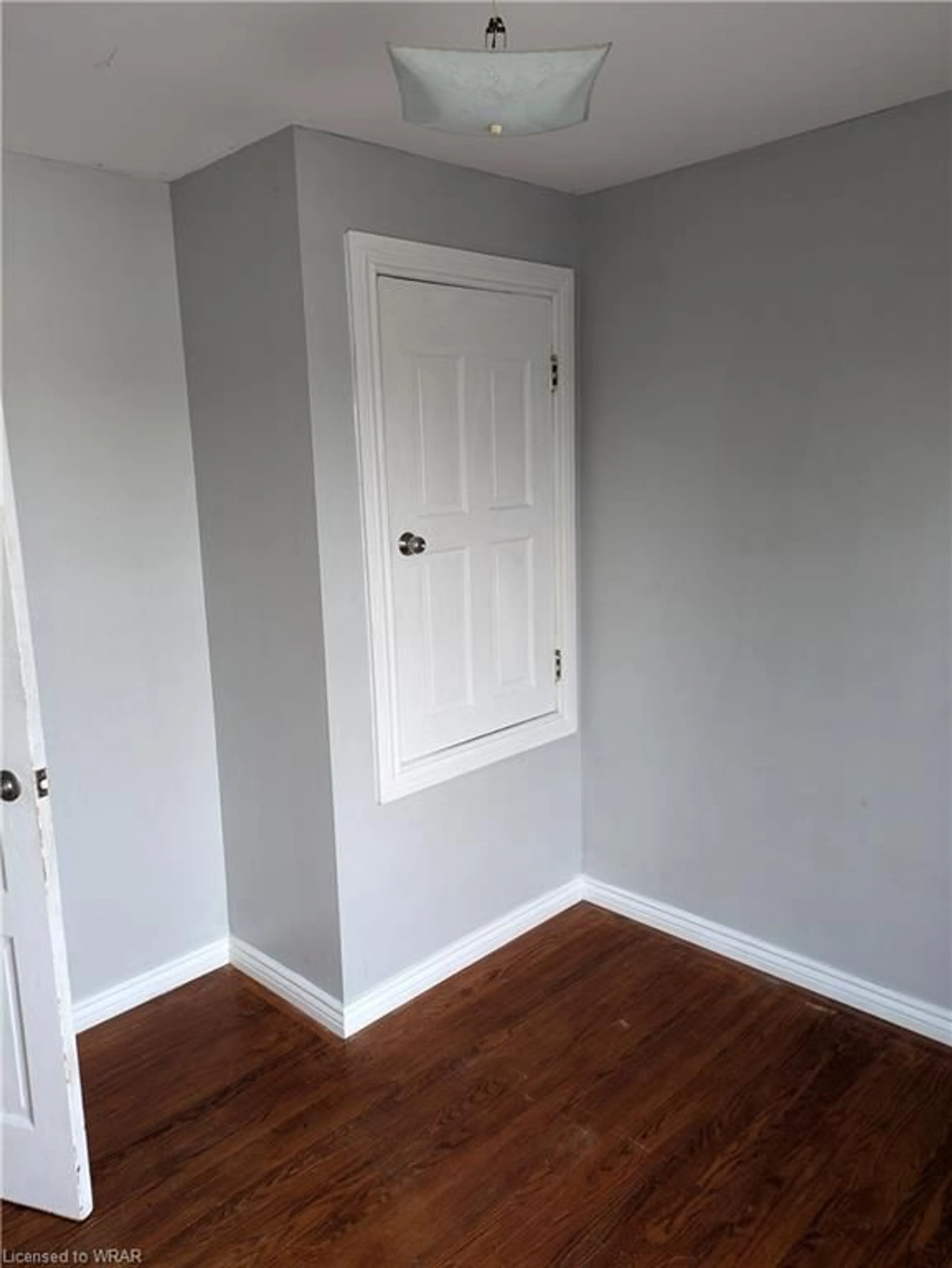 Indoor entryway for 15 Shade St, Cambridge Ontario N1R 4J6