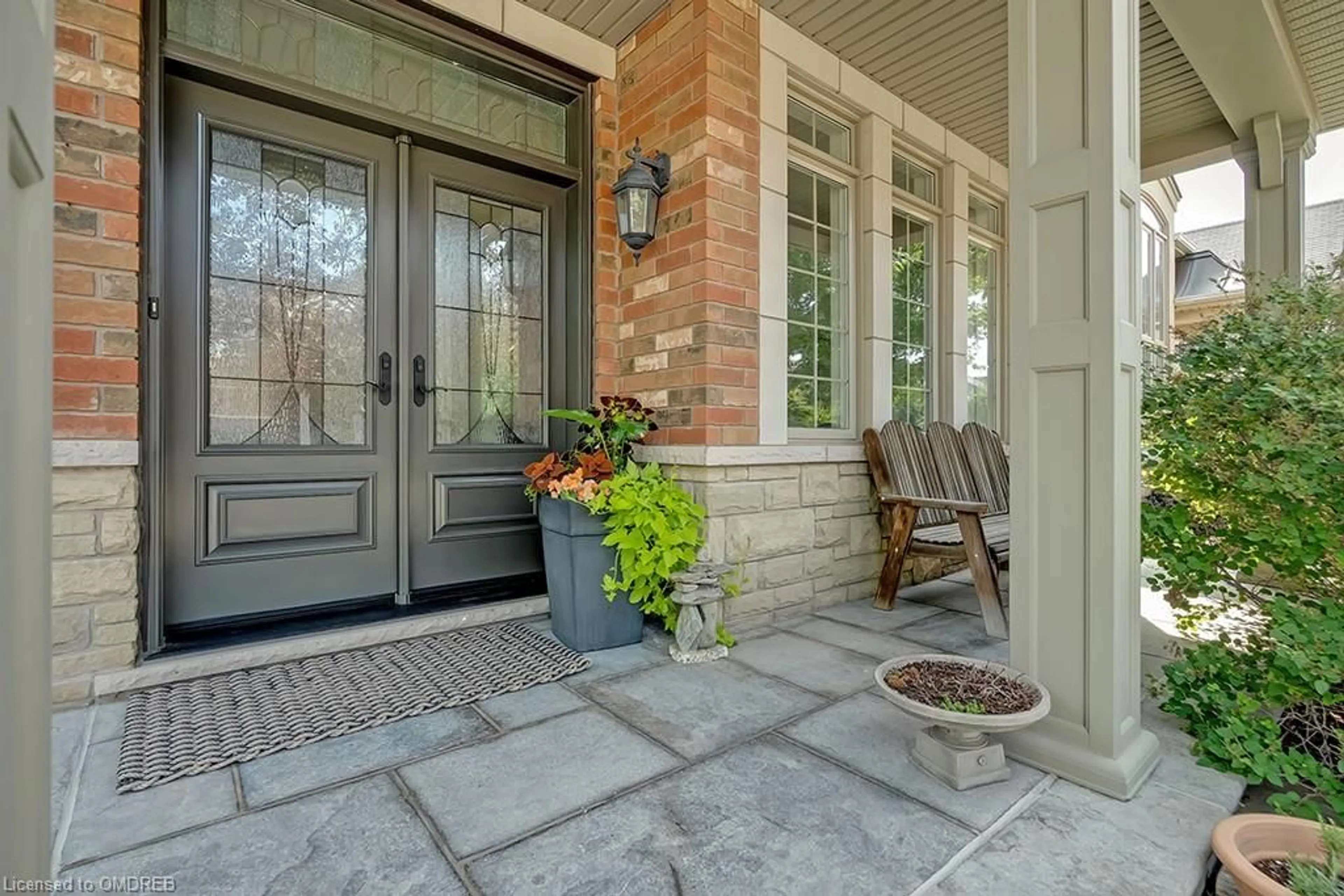 Indoor entryway for 2245 Millstone Dr, Oakville Ontario L6M 0H2
