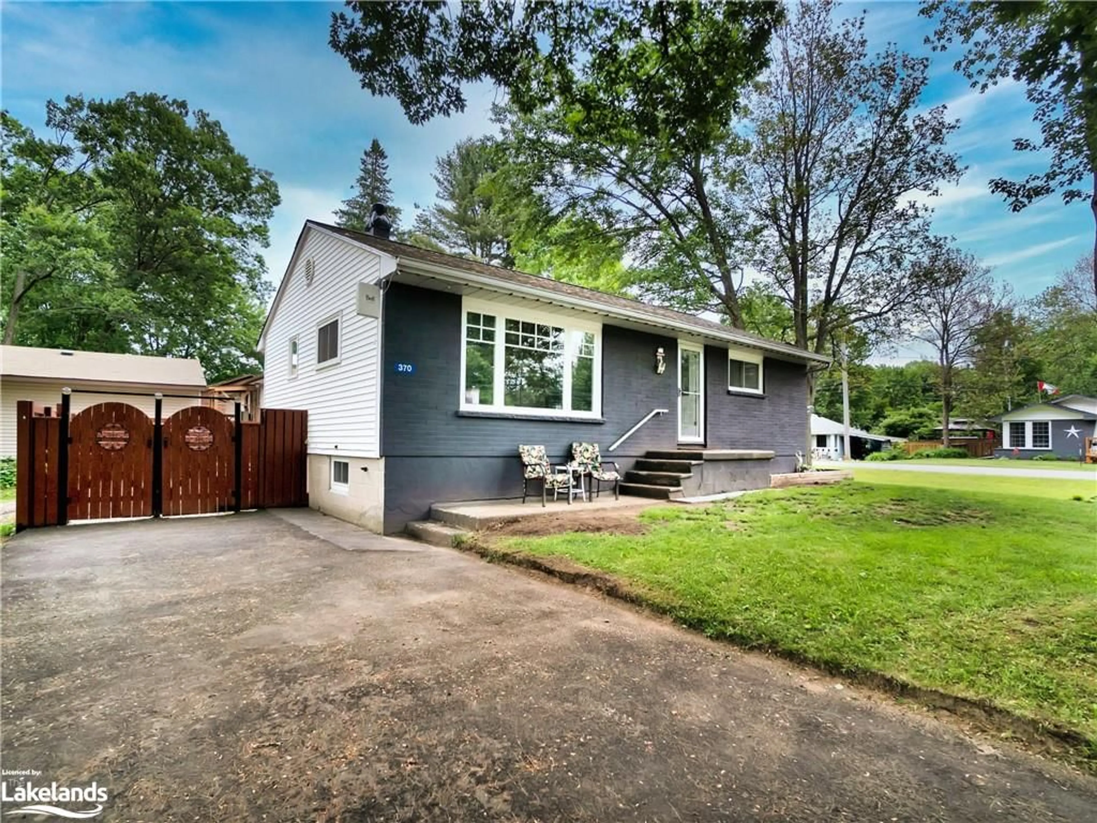 Frontside or backside of a home for 370 Pinegrove Street, Gravenhurst Ontario P1P 1L6