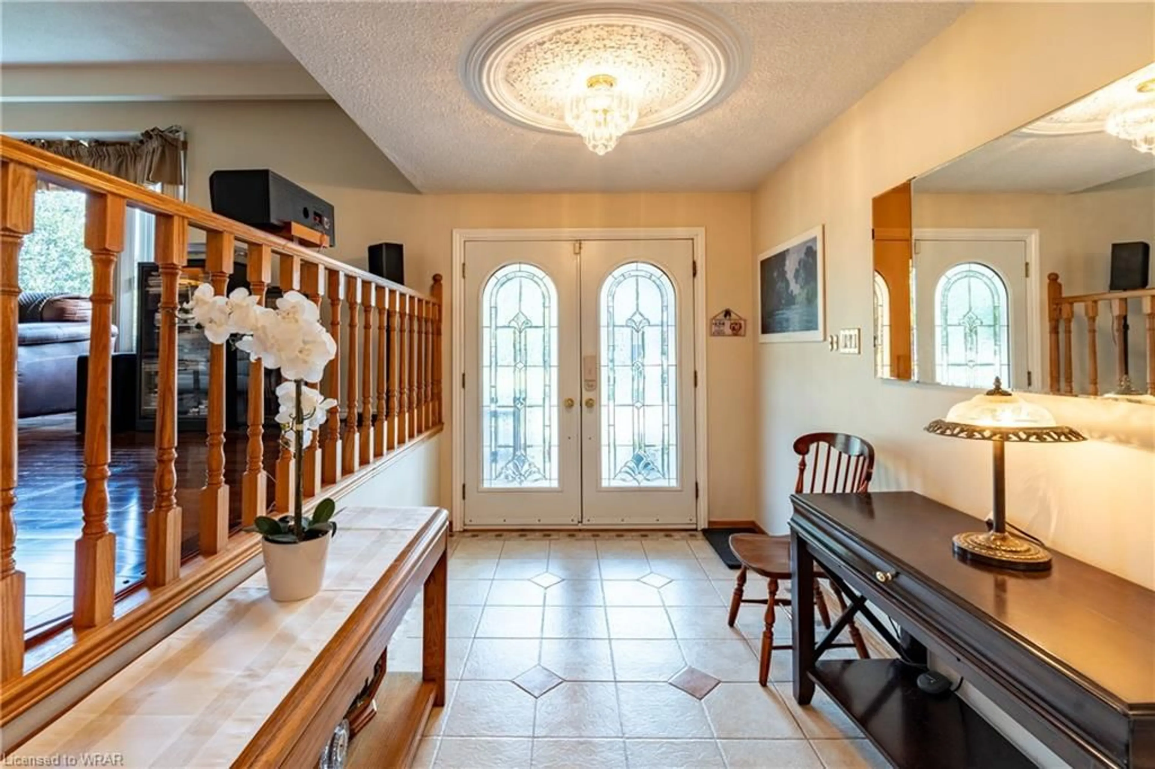 Indoor foyer for 7 Meadowbrook Dr, Kitchener Ontario N2N 1E5