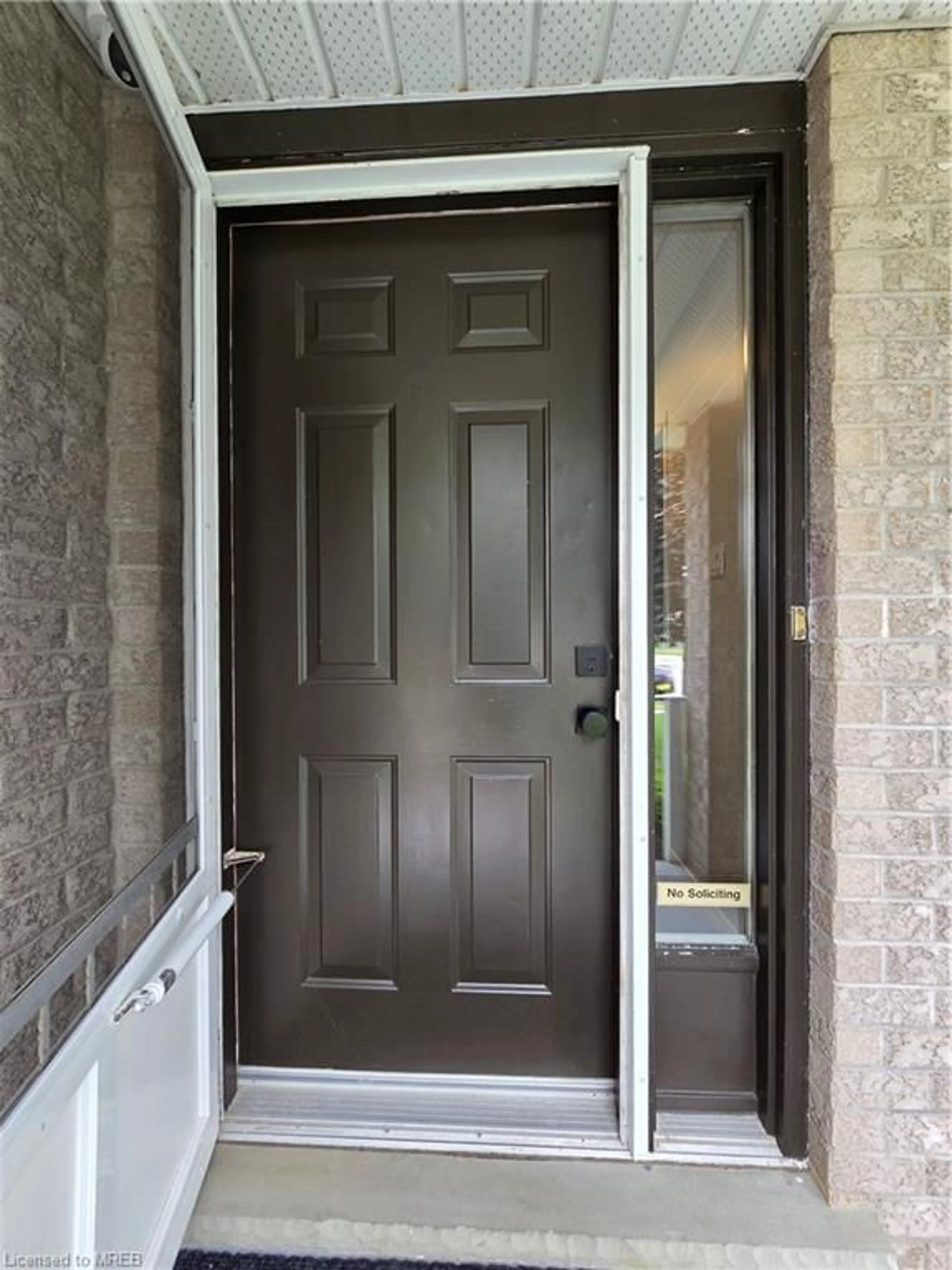 Indoor entryway for 33 Hillside Rd, Ingersoll Ontario N5C 4B7