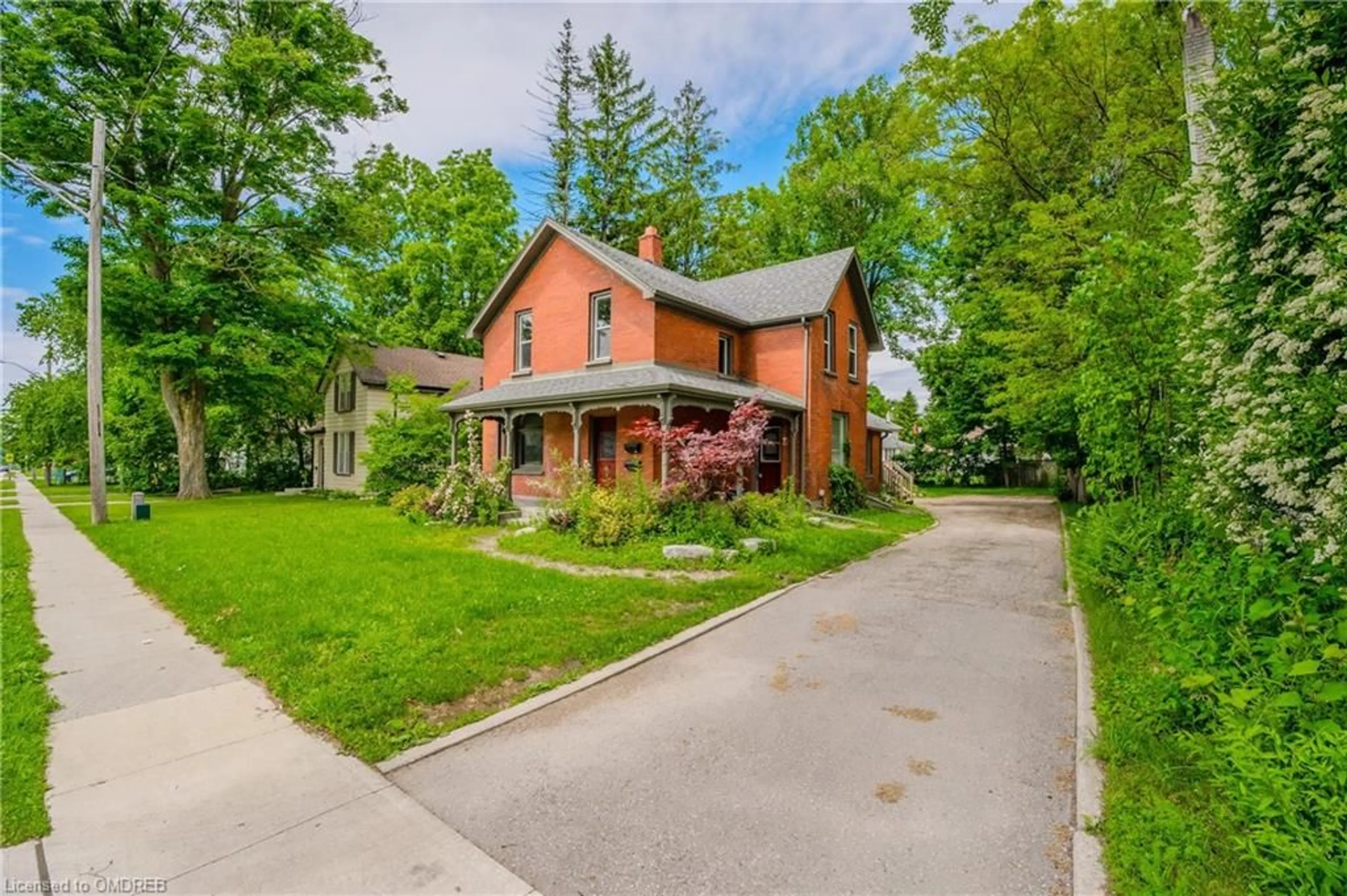 Cottage for 112 Concession St, Cambridge Ontario N1R 2H3