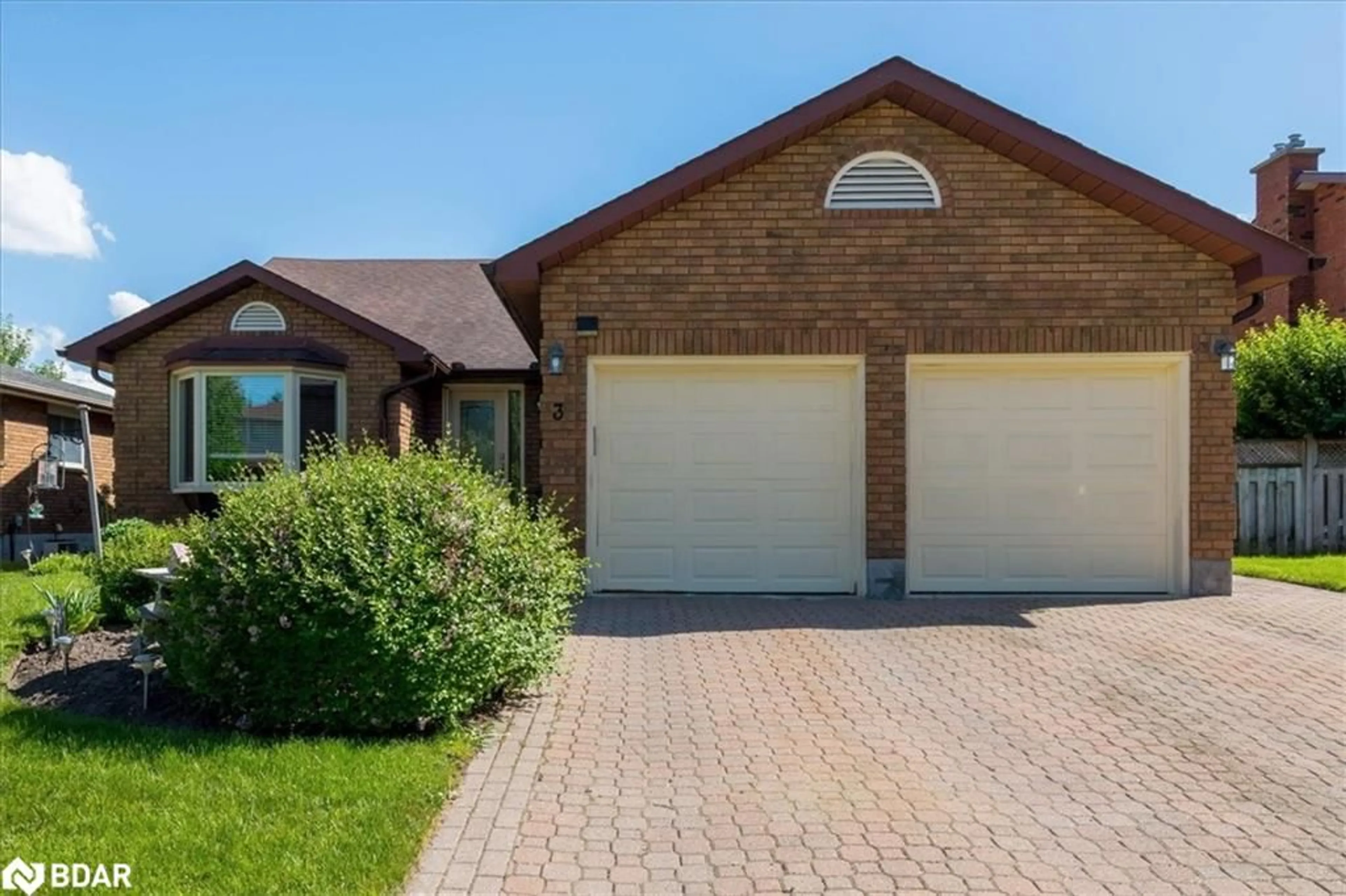 Home with brick exterior material for 3 Douglas Dr, Barrie Ontario L4M 5R8