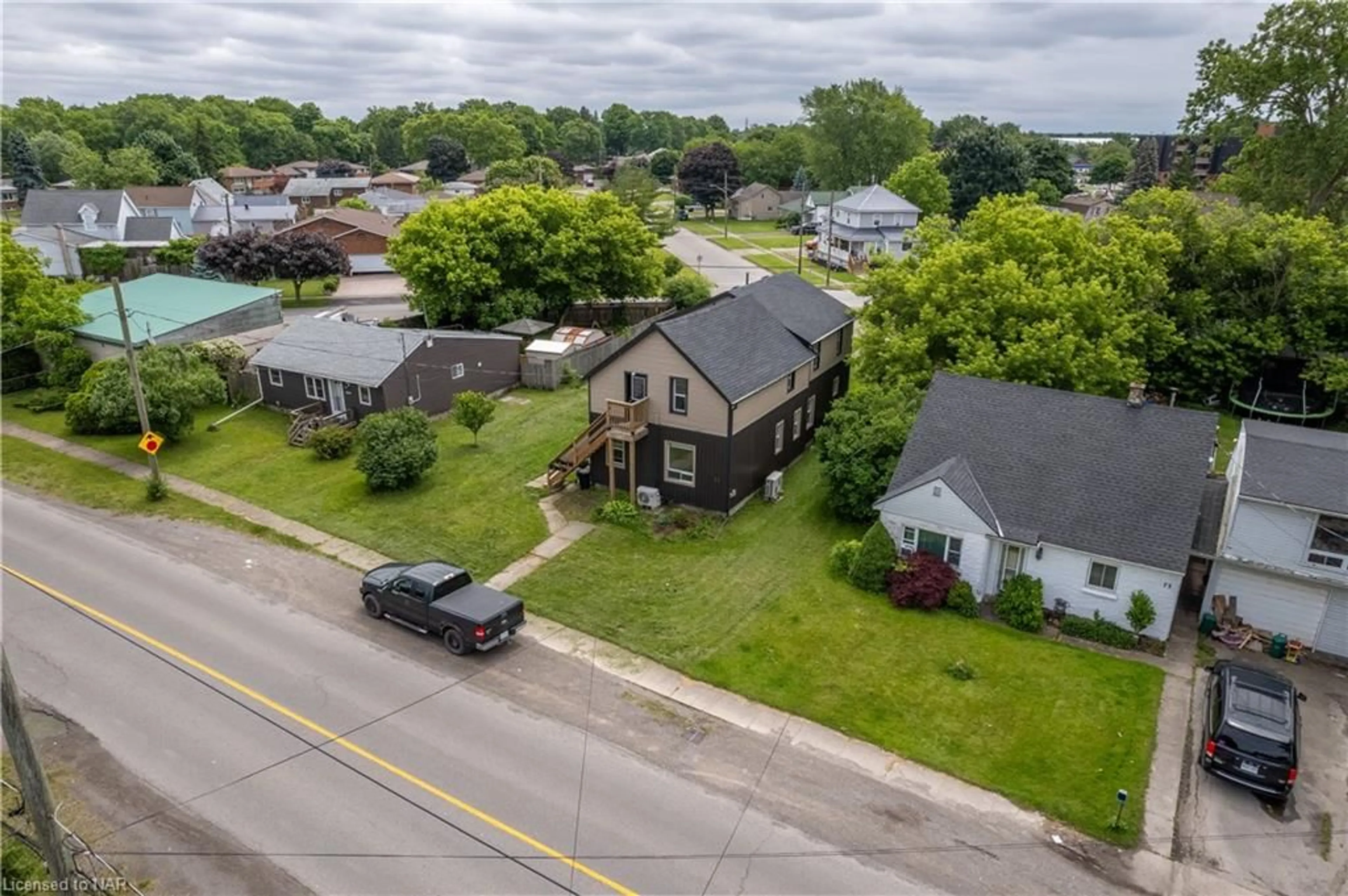 Frontside or backside of a home, the street view for 77 Chippawa Rd, Port Colborne Ontario L3K 1T4