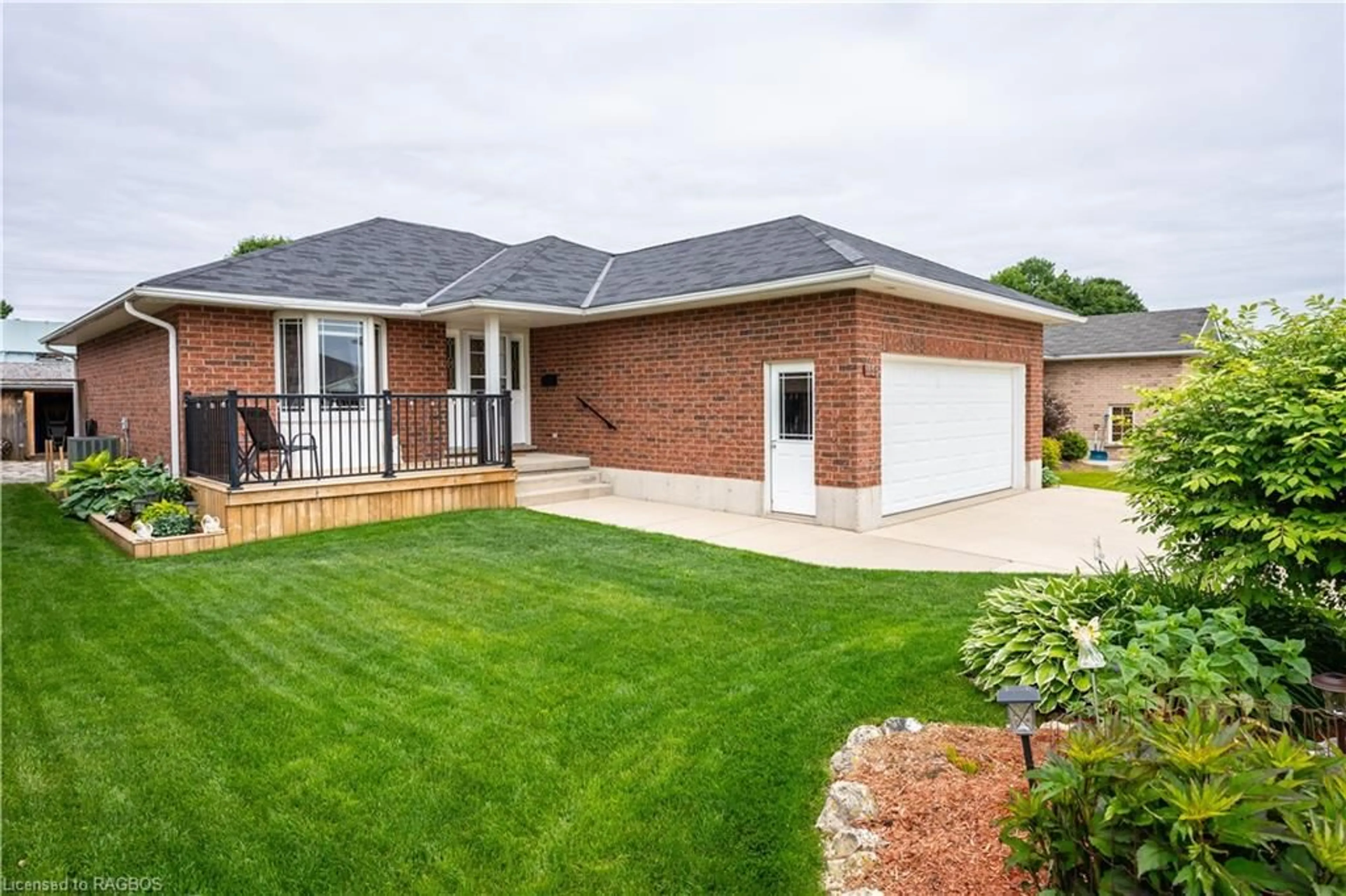 Home with brick exterior material for 636 22nd Ave, Hanover Ontario N4N 3W7