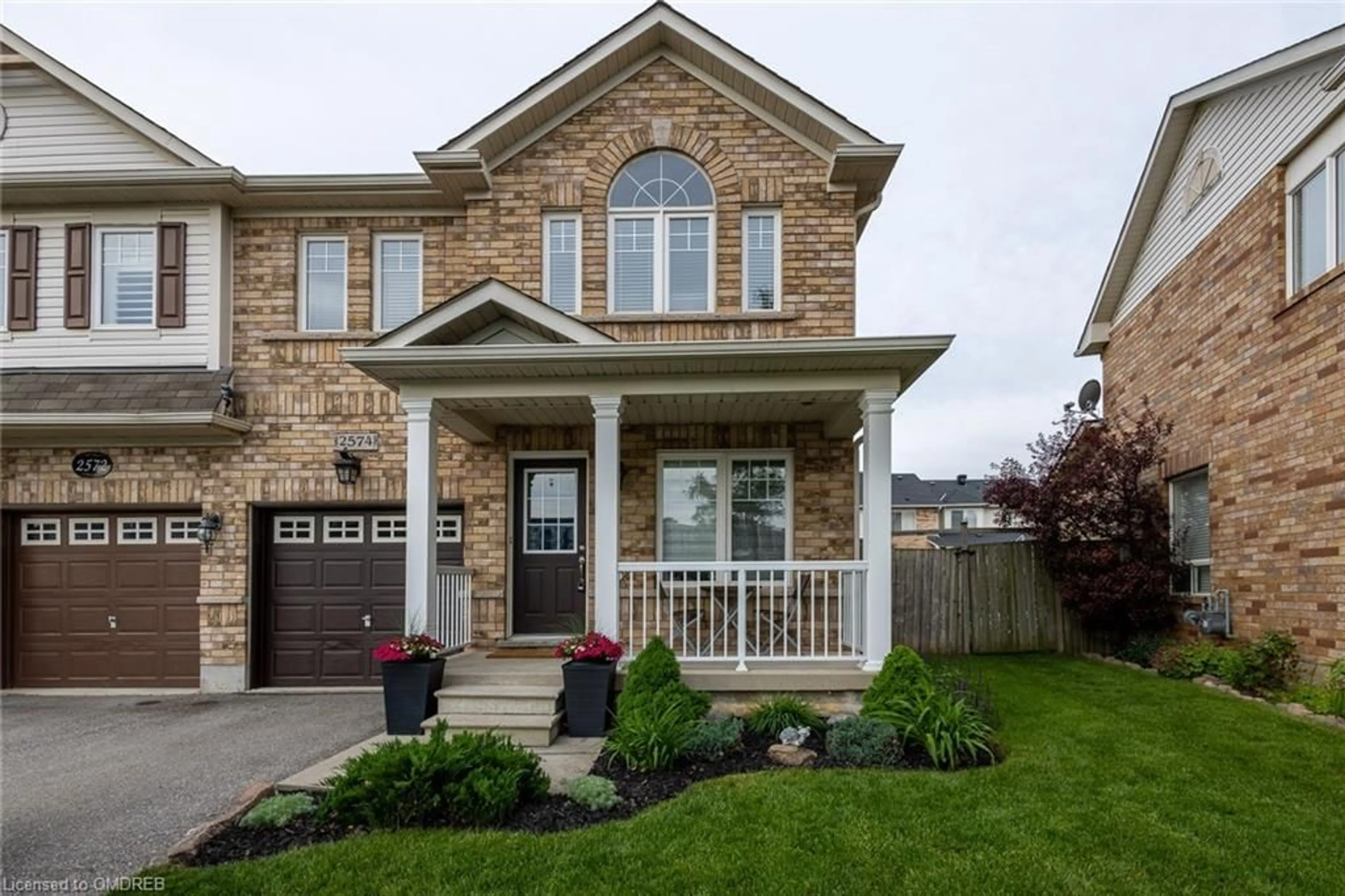 Home with brick exterior material for 2574 Valleyridge Dr, Oakville Ontario L6M 5H5