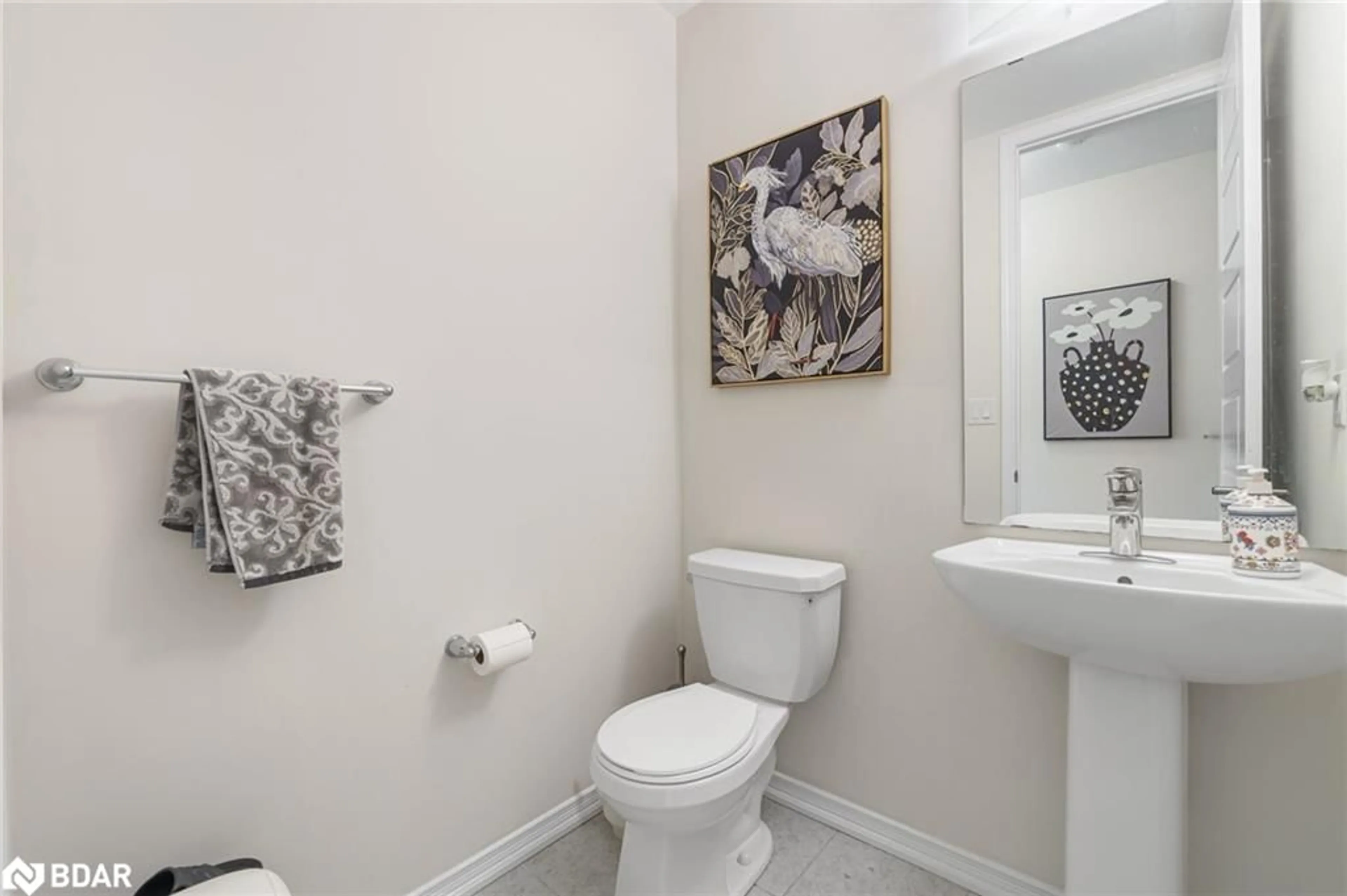 Standard bathroom for 50 Esther Cres, Thorold Ontario L3B 5N5