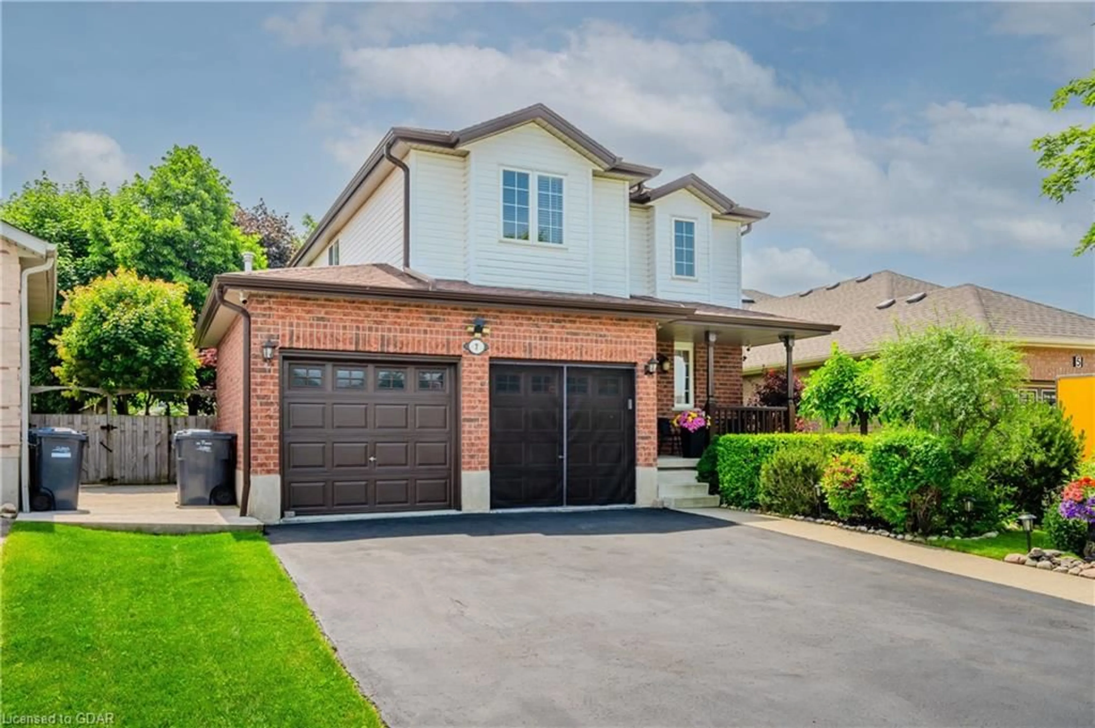 Home with brick exterior material for 7 Kelly Crt, Guelph Ontario N1K 1W3