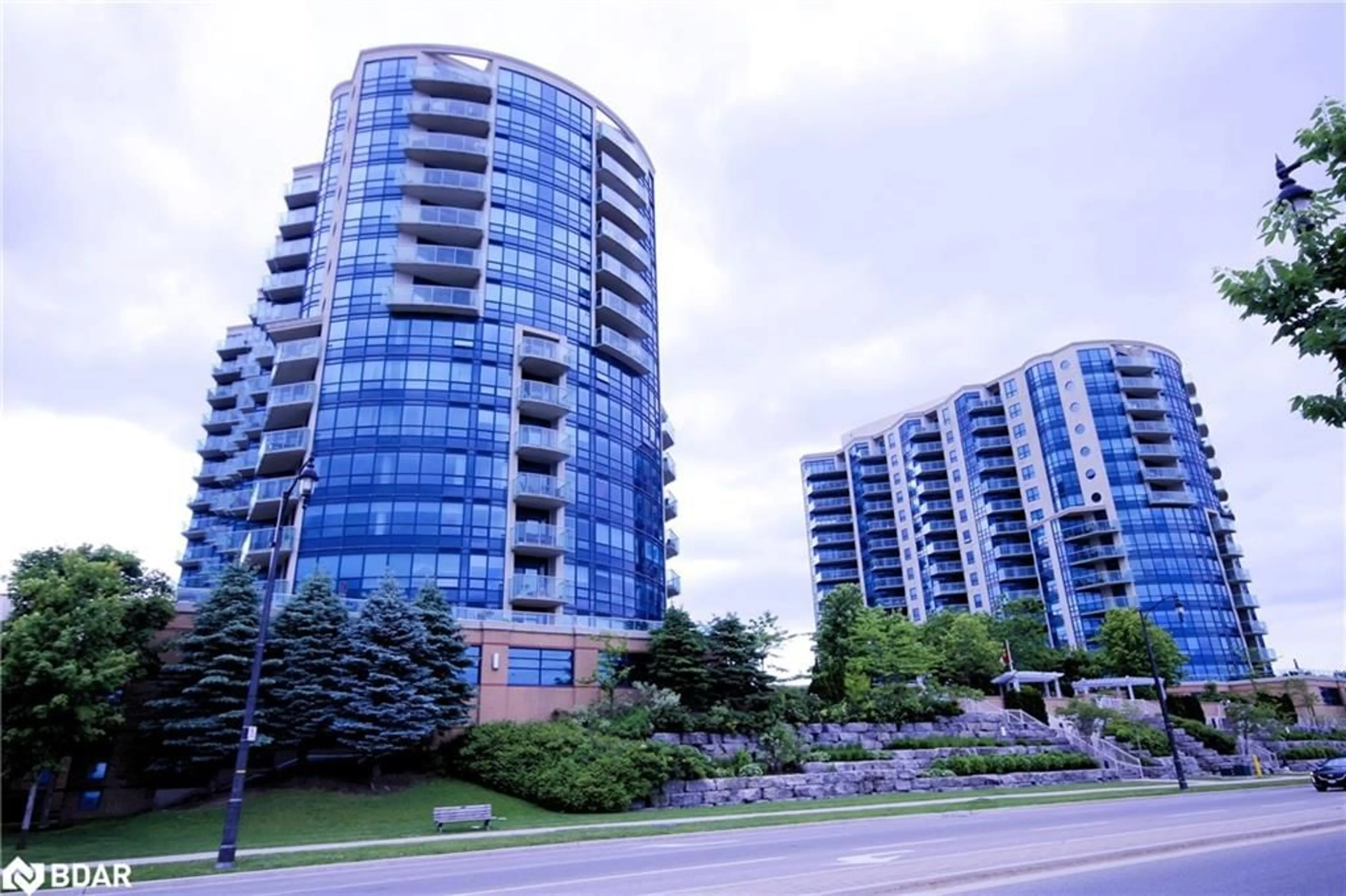 A pic from exterior of the house or condo for 37 Ellen St #511, Barrie Ontario L4N 6G2