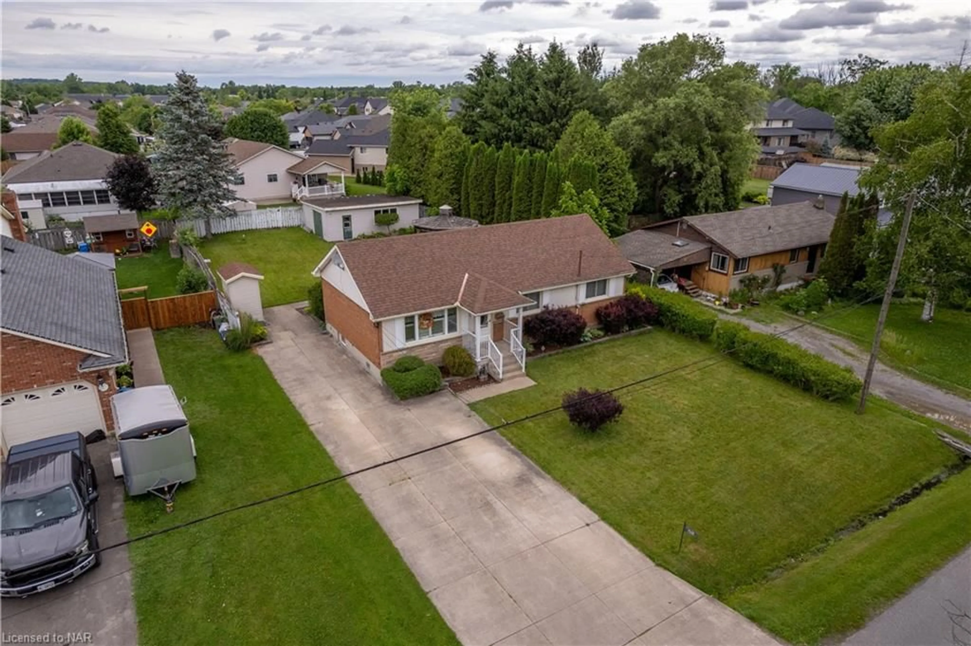 Frontside or backside of a home for 52 Chantler Rd, Welland Ontario L3C 4M5