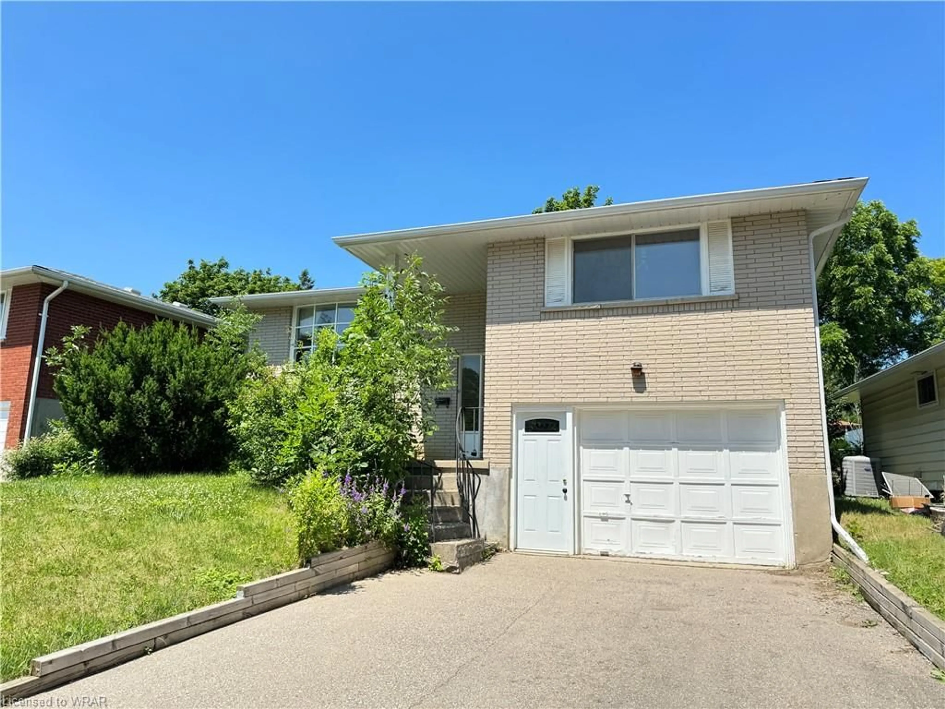 Frontside or backside of a home for 528 Havelock Dr, Waterloo Ontario N2L 4N7
