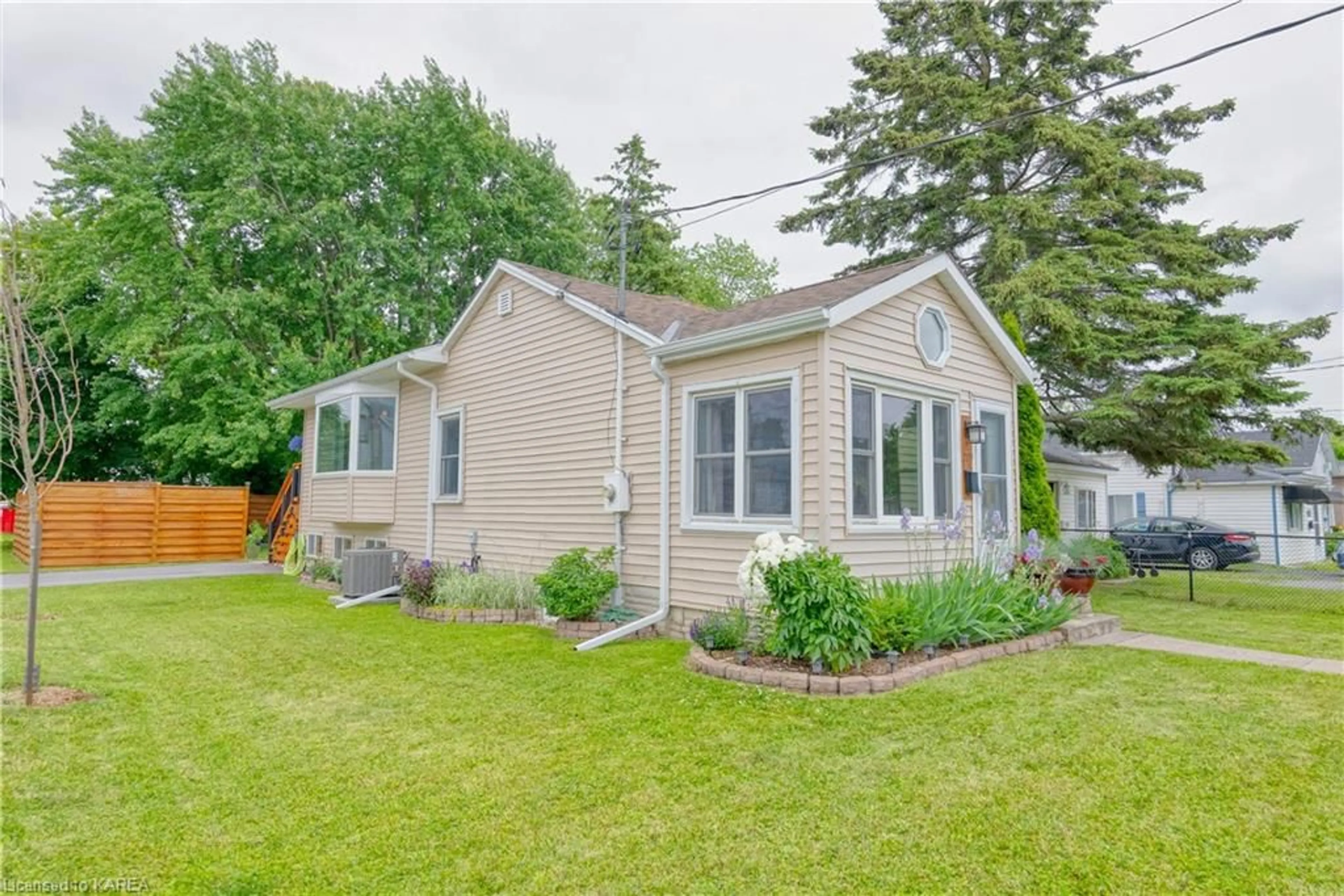 Cottage for 789 Victoria St, Kingston Ontario K7K 4S9