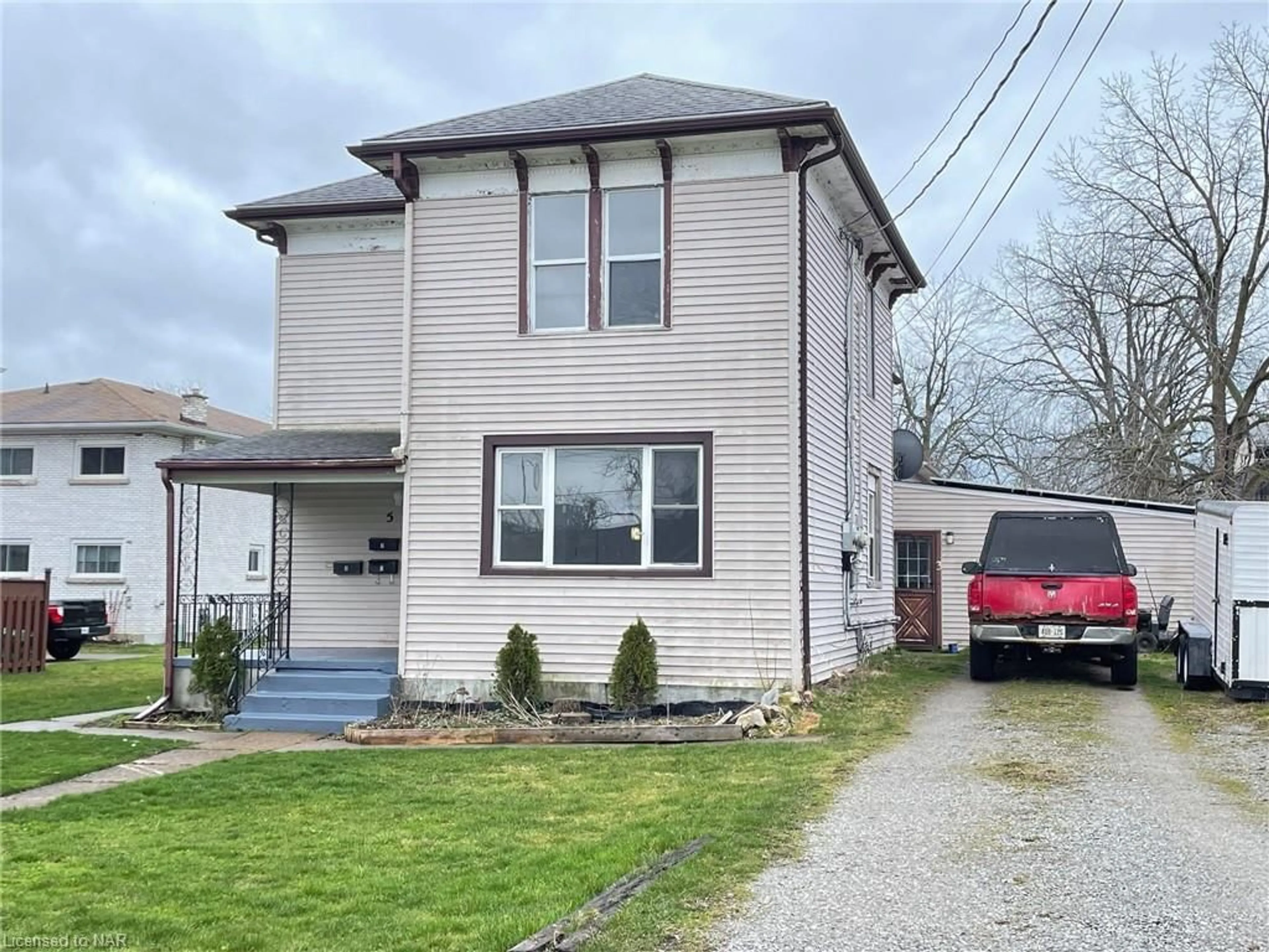 Frontside or backside of a home for 5 Lewis St, Fort Erie Ontario L2A 2P6