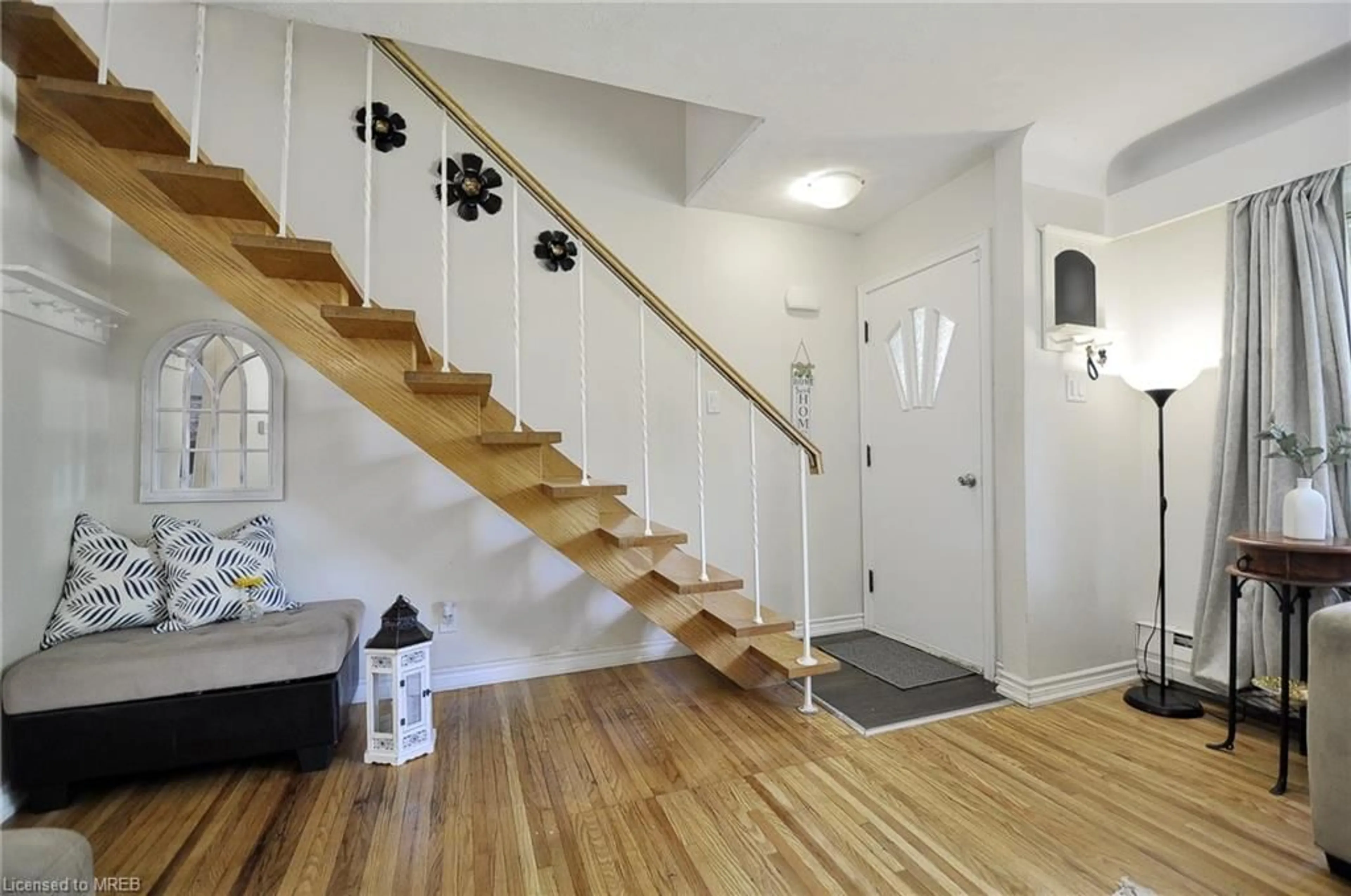 Indoor entryway for 442 Highland Rd, Kitchener Ontario N2M 3W7