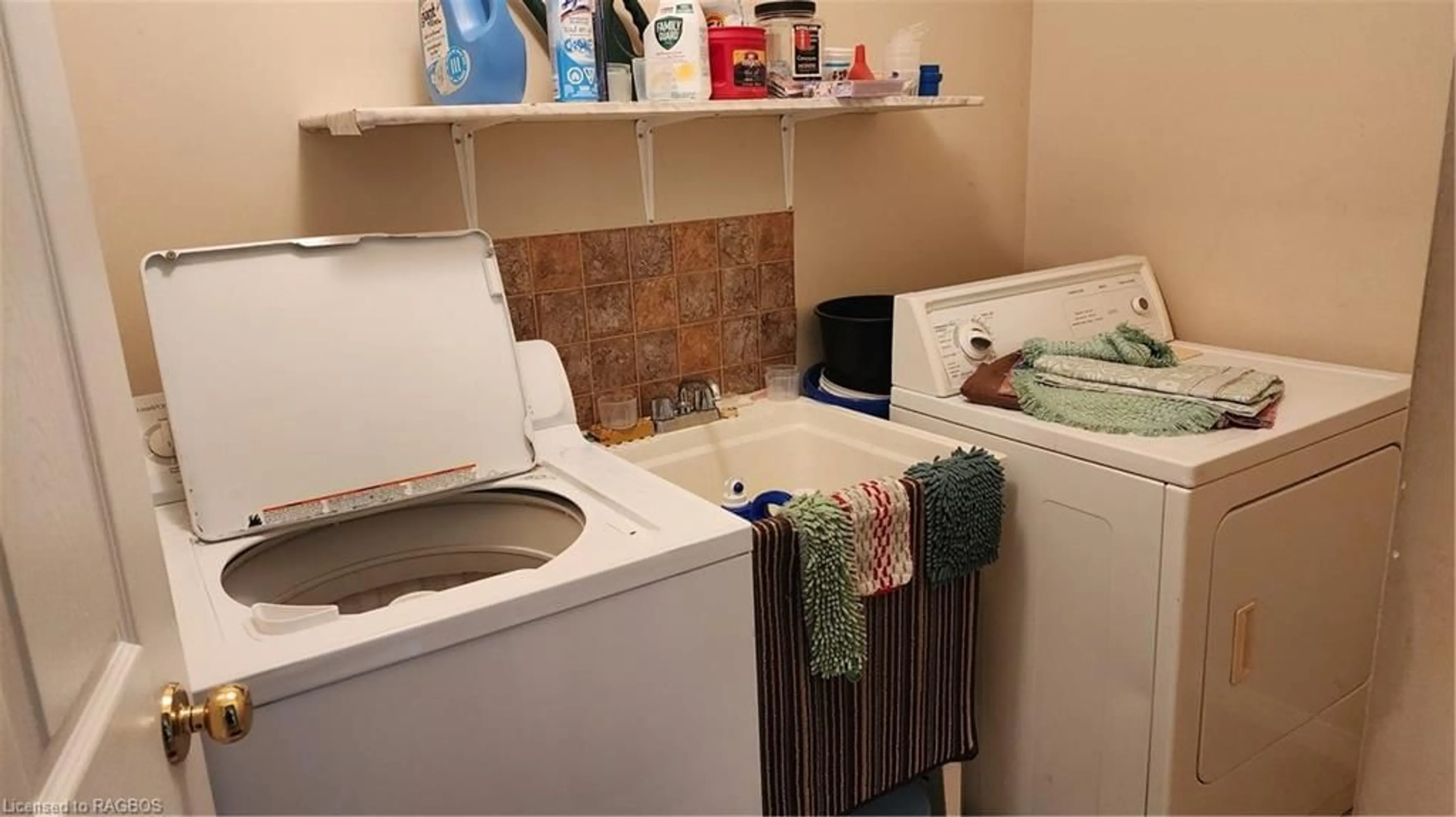 Laundry room for 23 Curzon Cres, Guelph Ontario N1K 1Z8