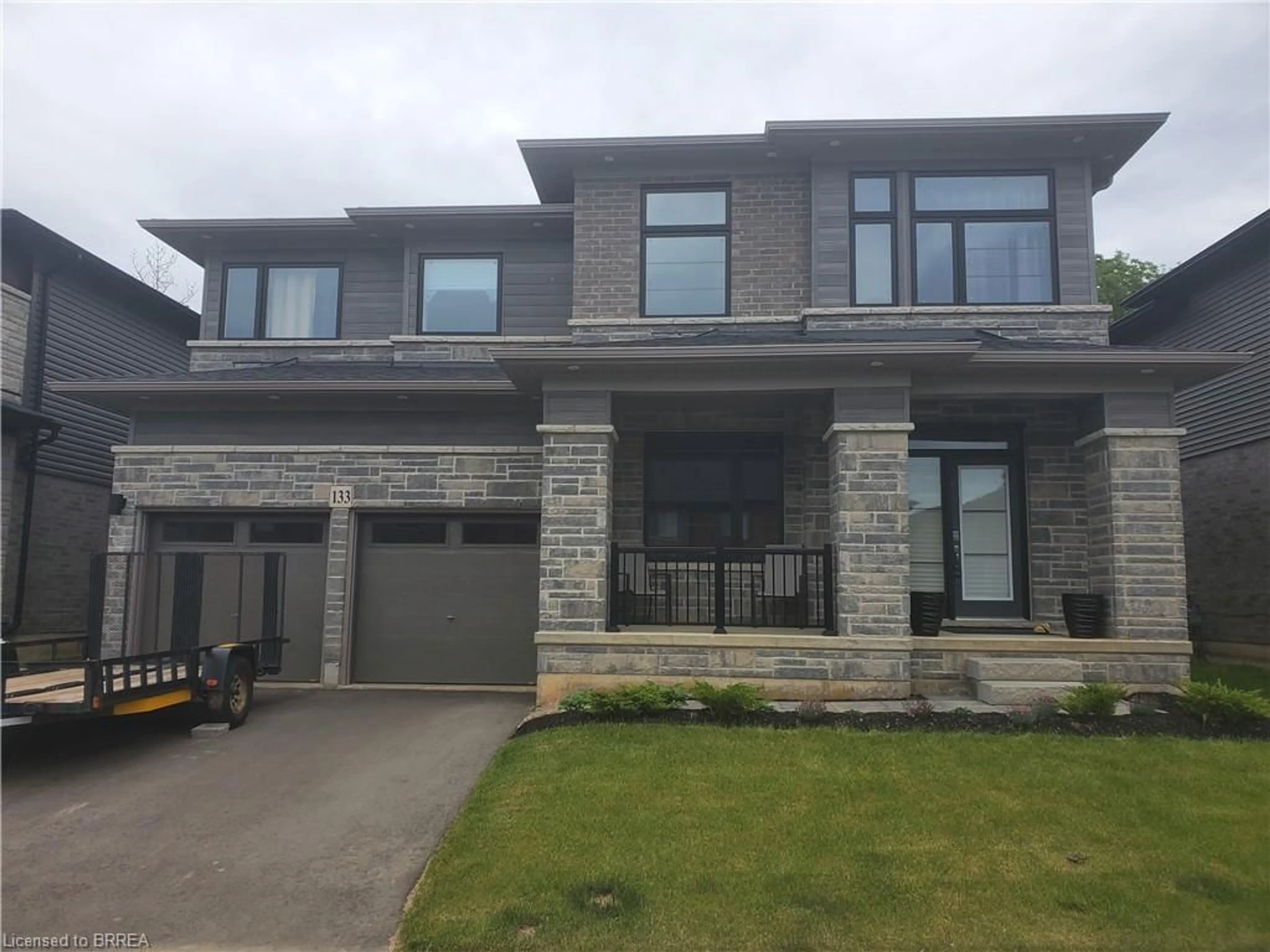 Frontside or backside of a home for 133 Court Dr, Paris Ontario N3L 4G7