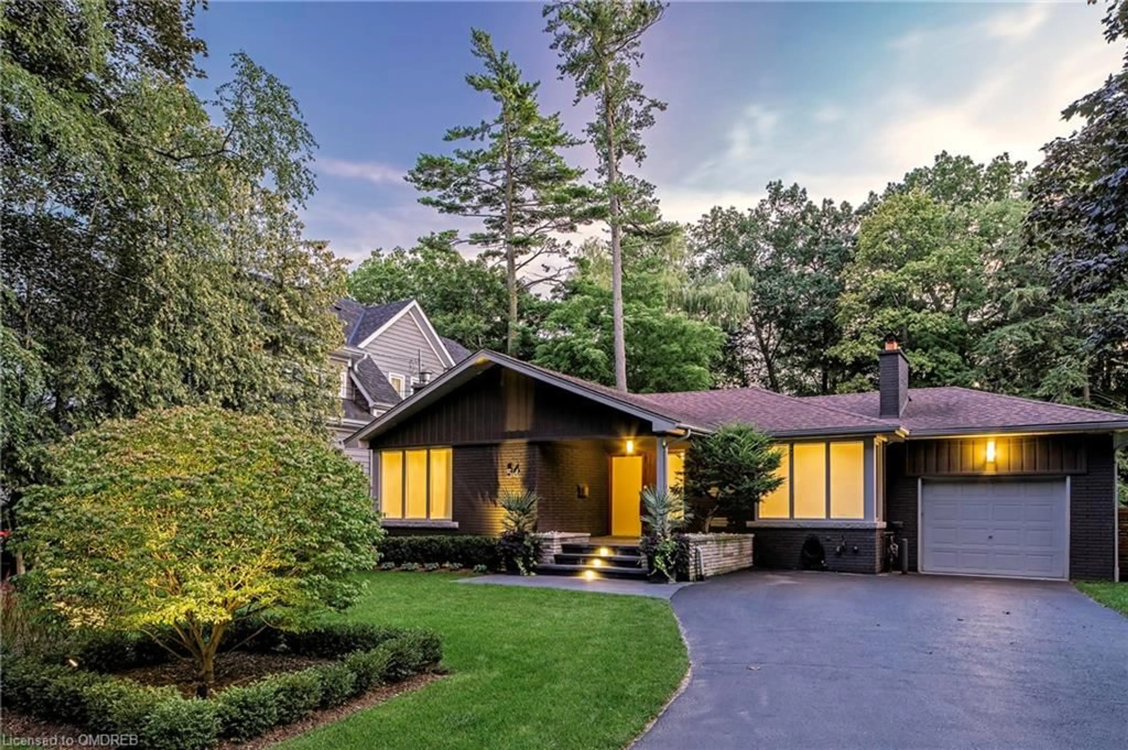 Frontside or backside of a home for 54 Holyrood Ave, Oakville Ontario L6K 2V3